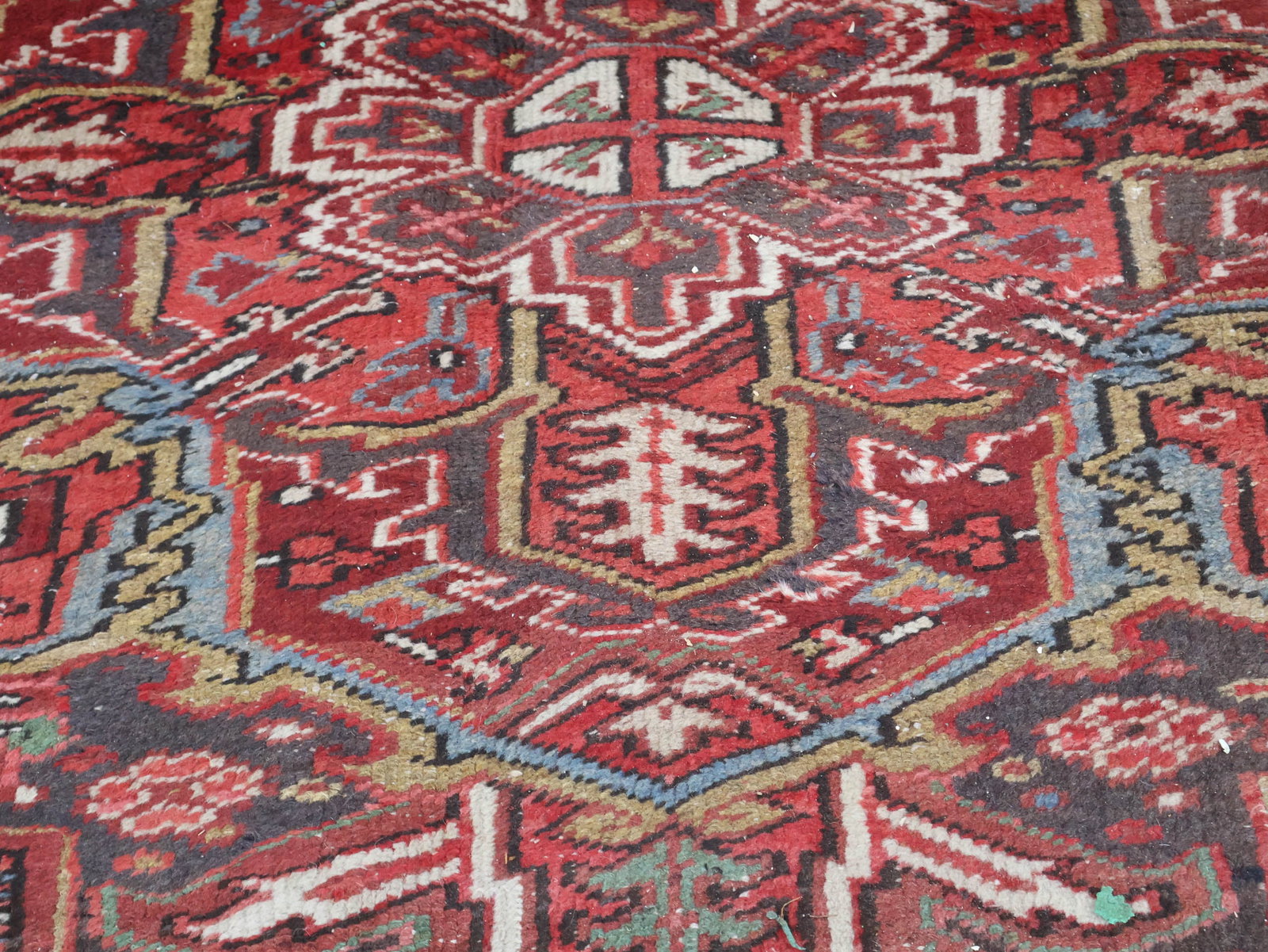 Heriz Carpet - 7