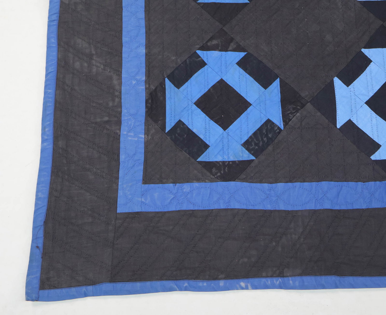 Hand-Stitched "Disappearing Nine Patch" Pattern Quilt - 5