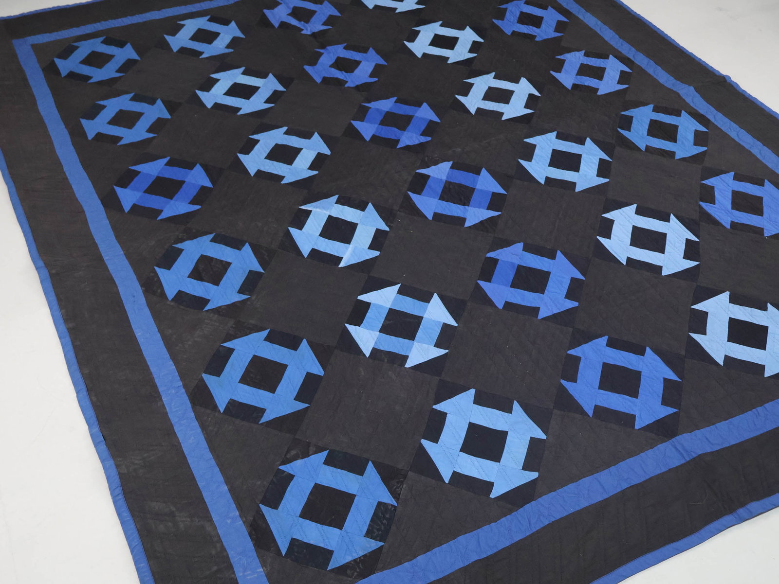 Hand-Stitched "Disappearing Nine Patch" Pattern Quilt - 6