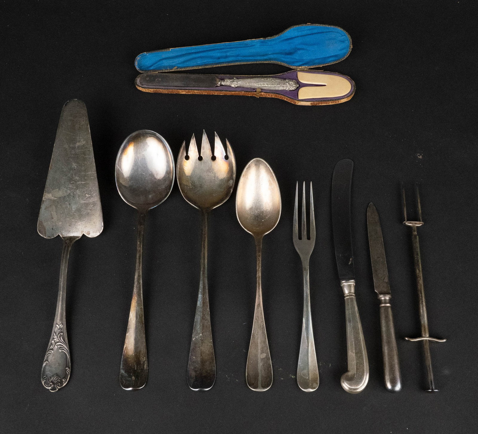 Colonial Williamsburg Sterling Flatware: Colonial Williamsburg Sterling Flatware By Stieff. Including six pistol grip knives with sterling silver handles, 9"l and six sterling forks, 7 7/8"l. Approx. 12 t.o. Together with a Christoffel pie
