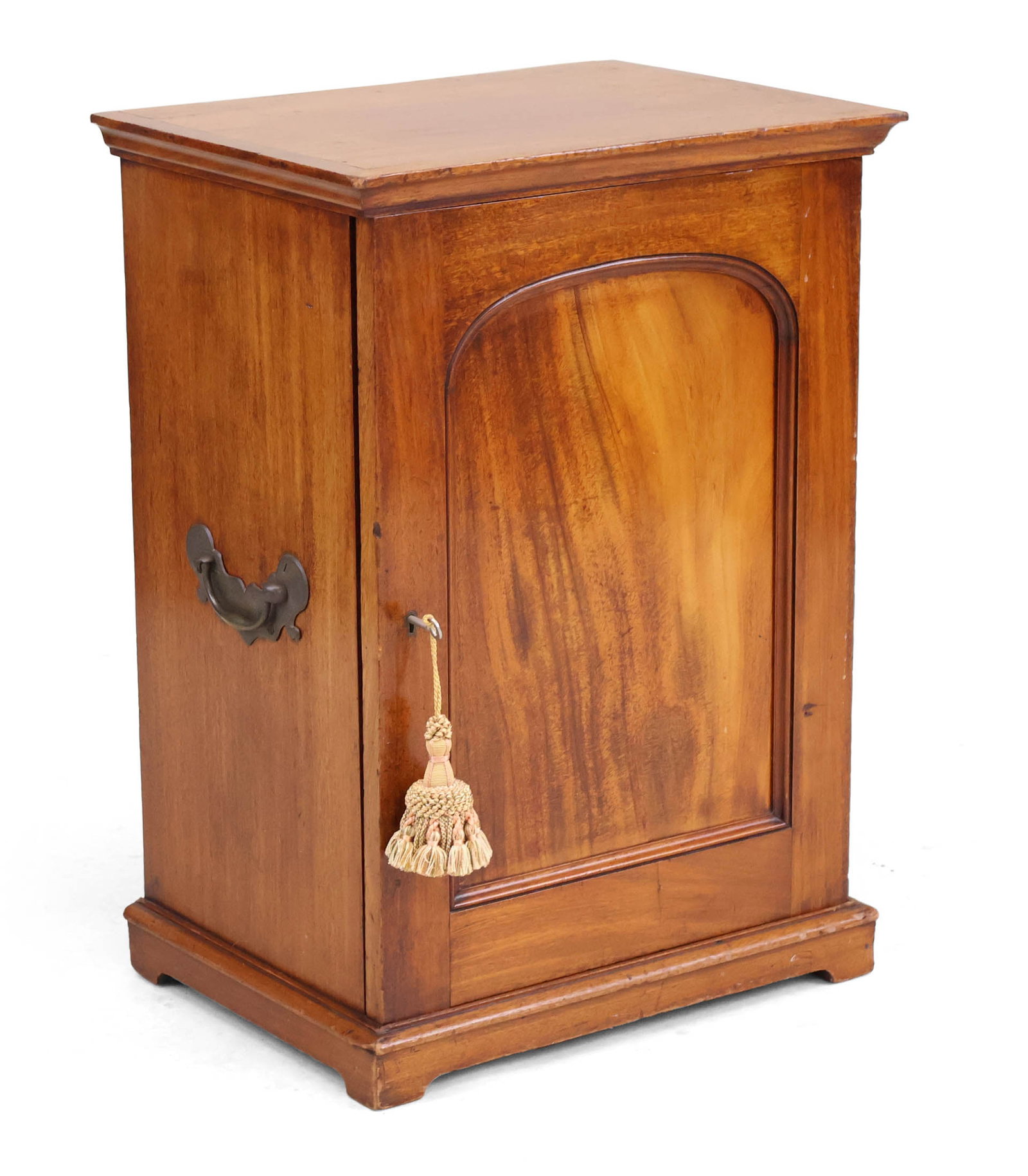 Victorian Mahogany Specimen Cabinet: Victorian Mahogany Specimen Cabinet American, late 19th C. fitted with 29 thin drawers. 25 1/2 x 18 1/4 x 13 1/2 in. (64.8 x 46.4 x 34.3 cm.)