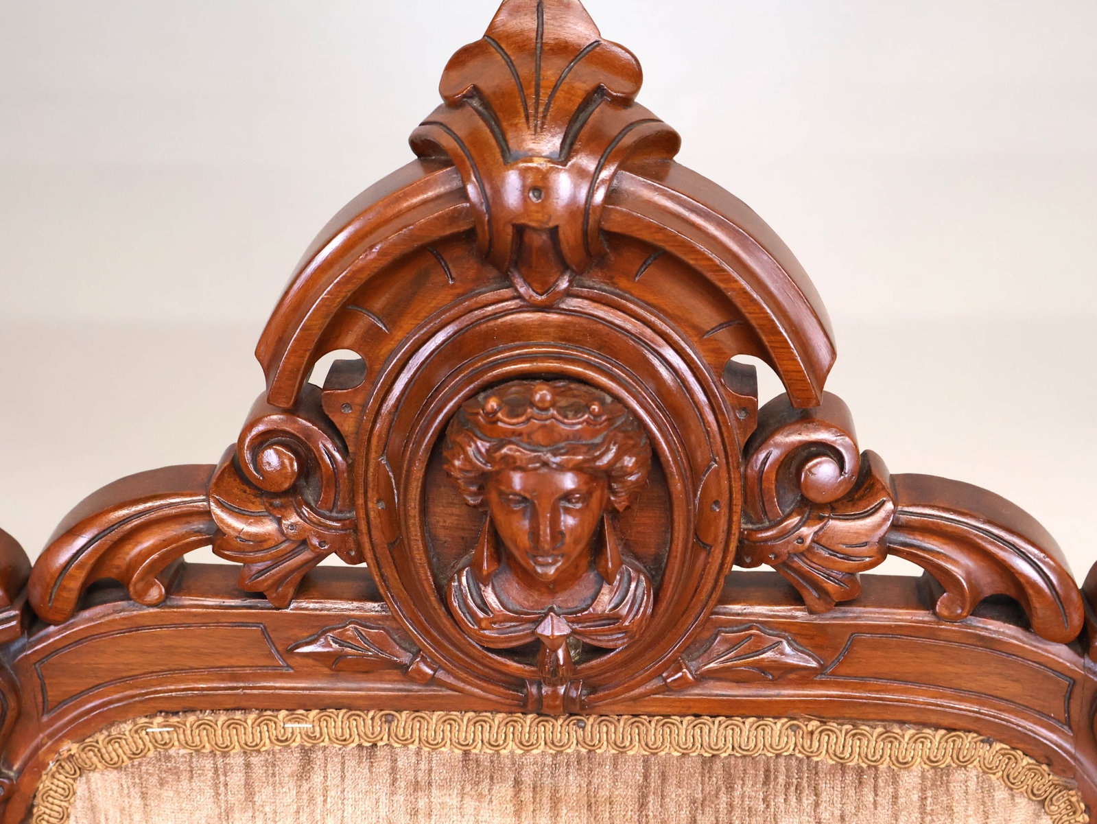 Victorian Highly Figured Mahogany Settee - 12