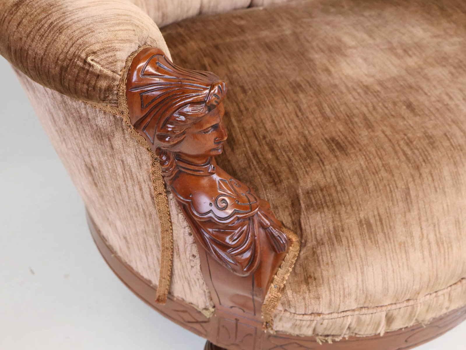 Victorian Highly Figured Mahogany Settee - 13