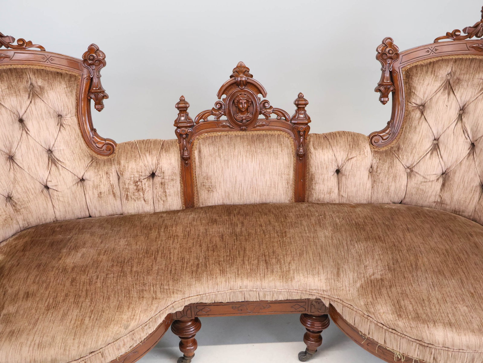 Victorian Highly Figured Mahogany Settee - 15