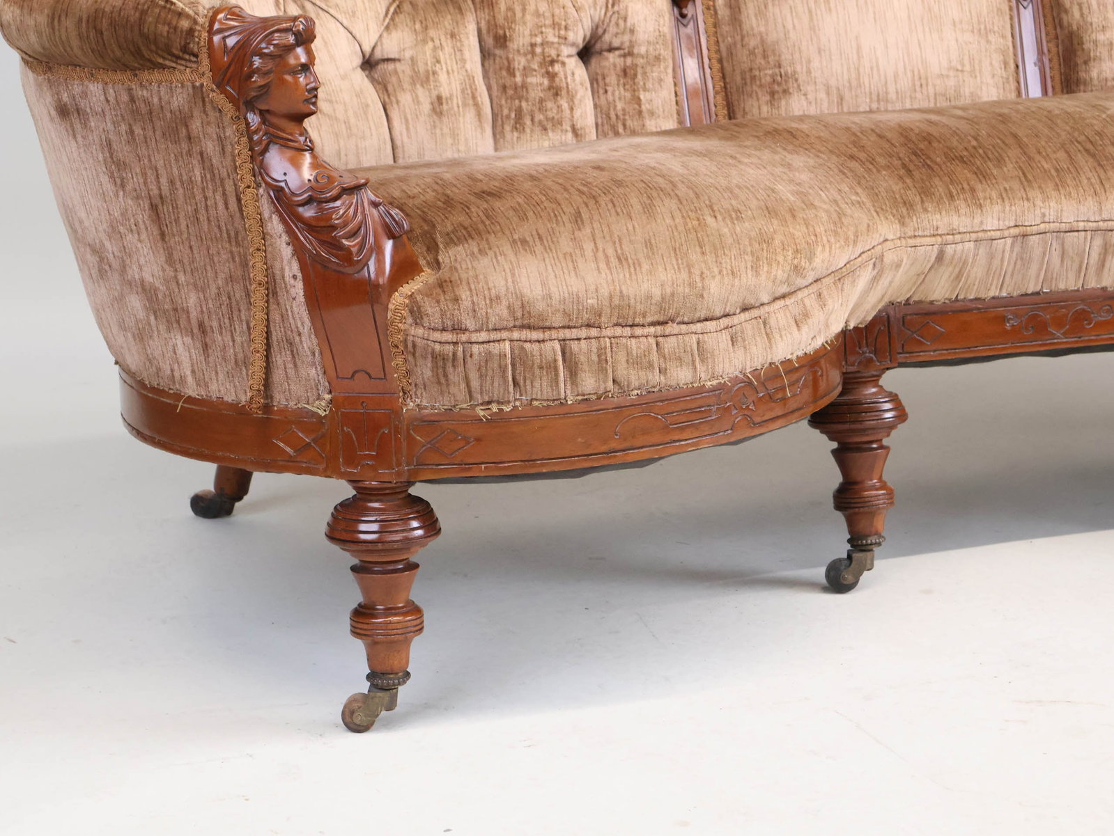 Victorian Highly Figured Mahogany Settee - 3