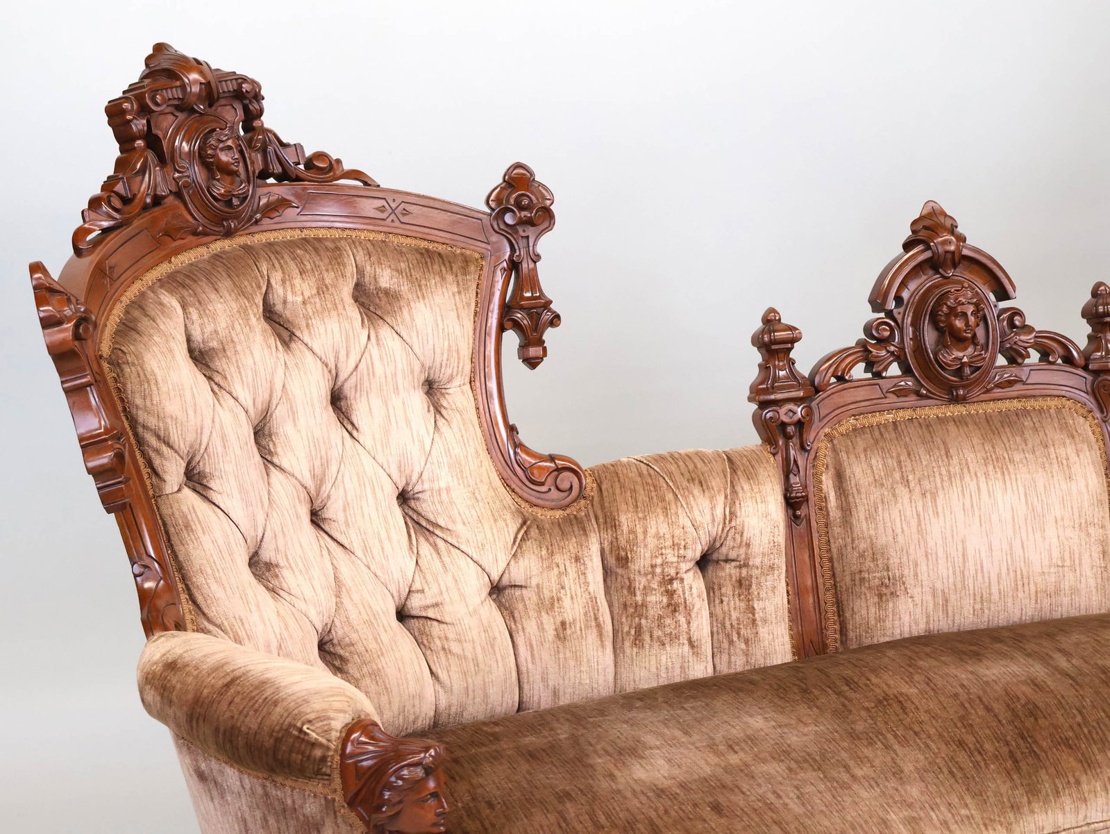 Victorian Highly Figured Mahogany Settee - 4