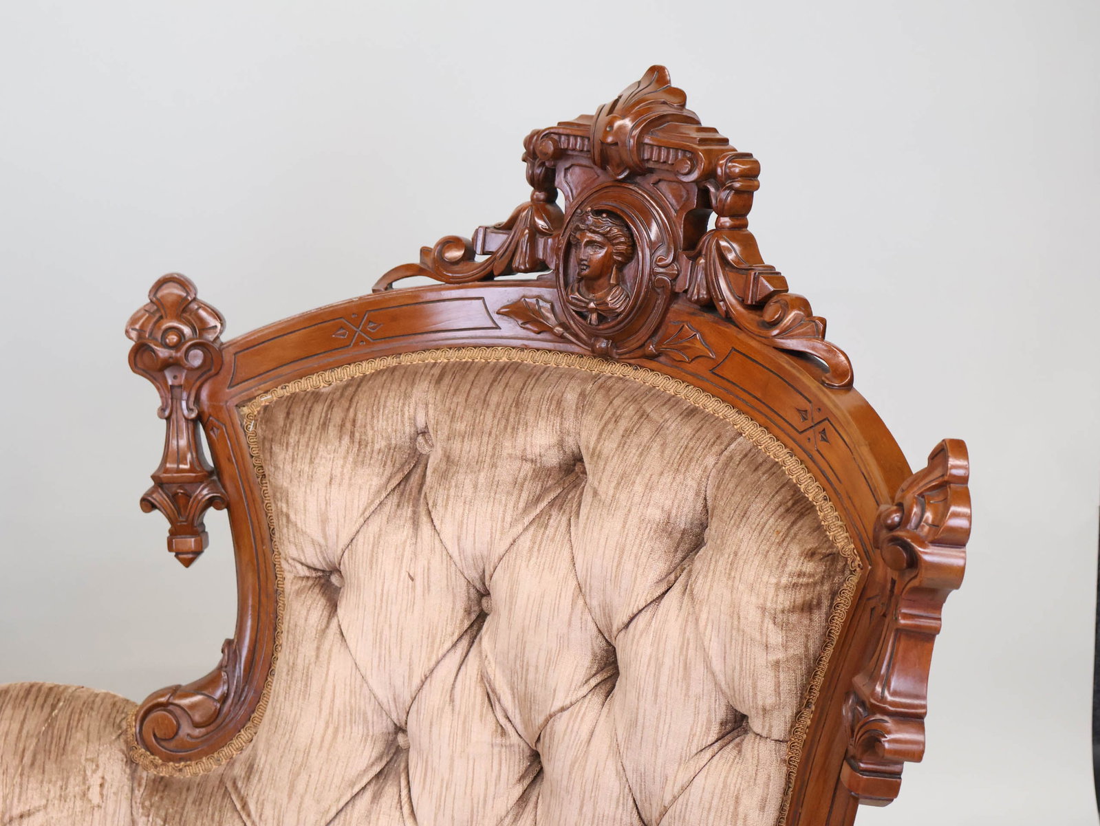 Victorian Highly Figured Mahogany Settee - 7
