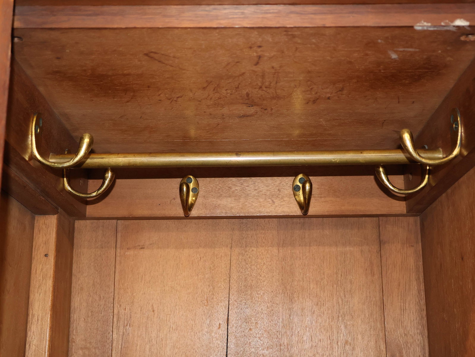 Victorian Figured Walnut Wardrobe - 18