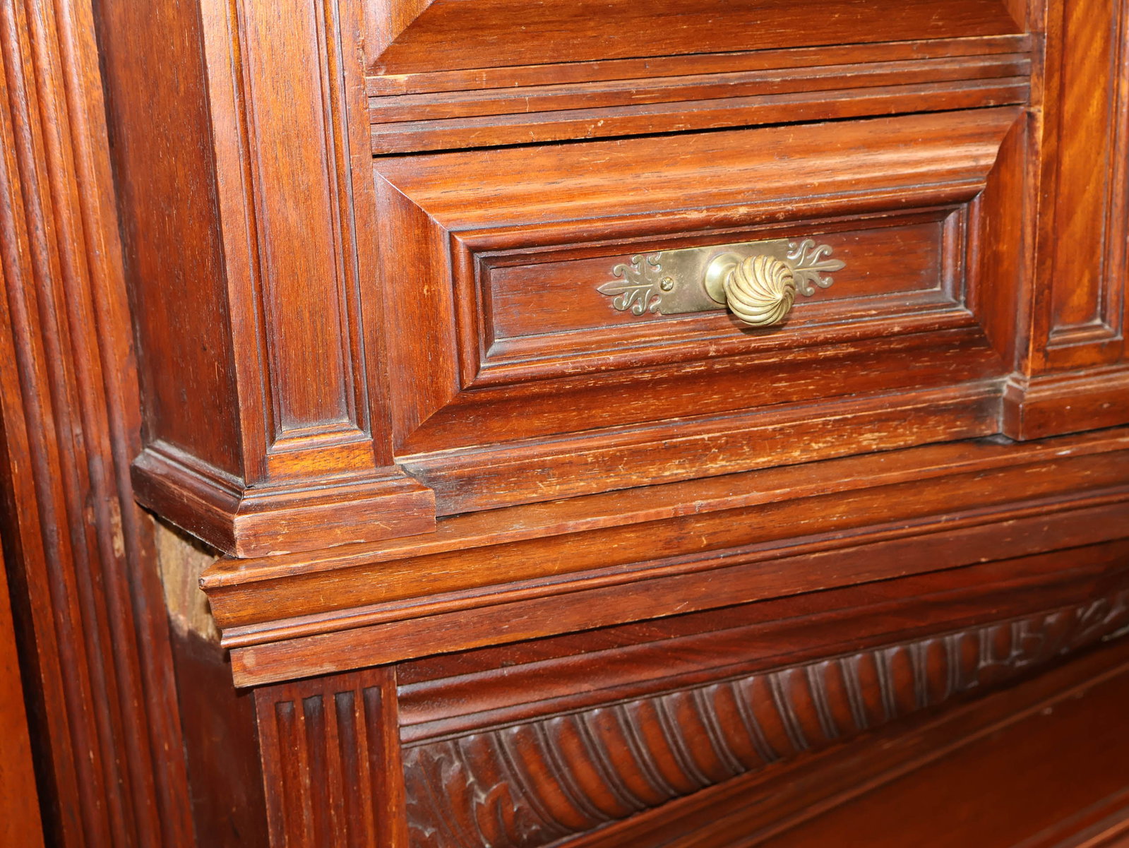 Victorian Figured Walnut Wardrobe - 20