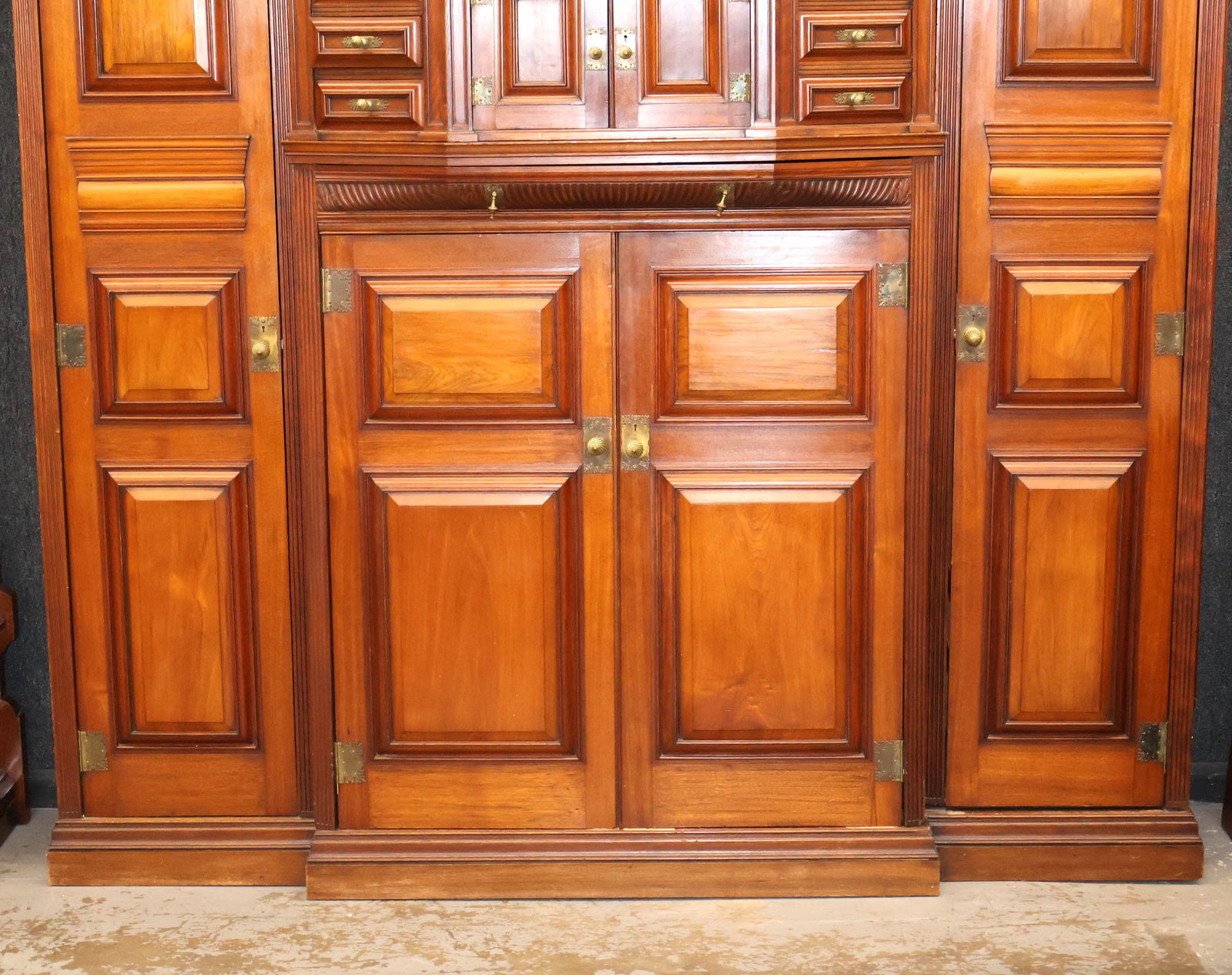 Victorian Figured Walnut Wardrobe - 2