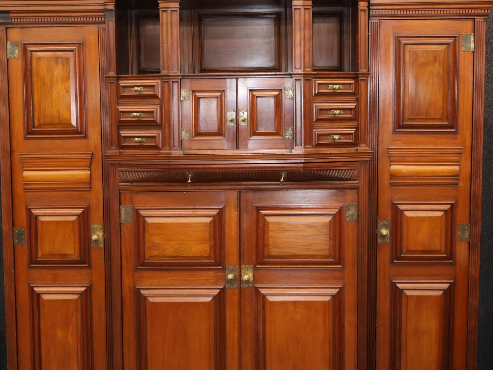 Victorian Figured Walnut Wardrobe - 3