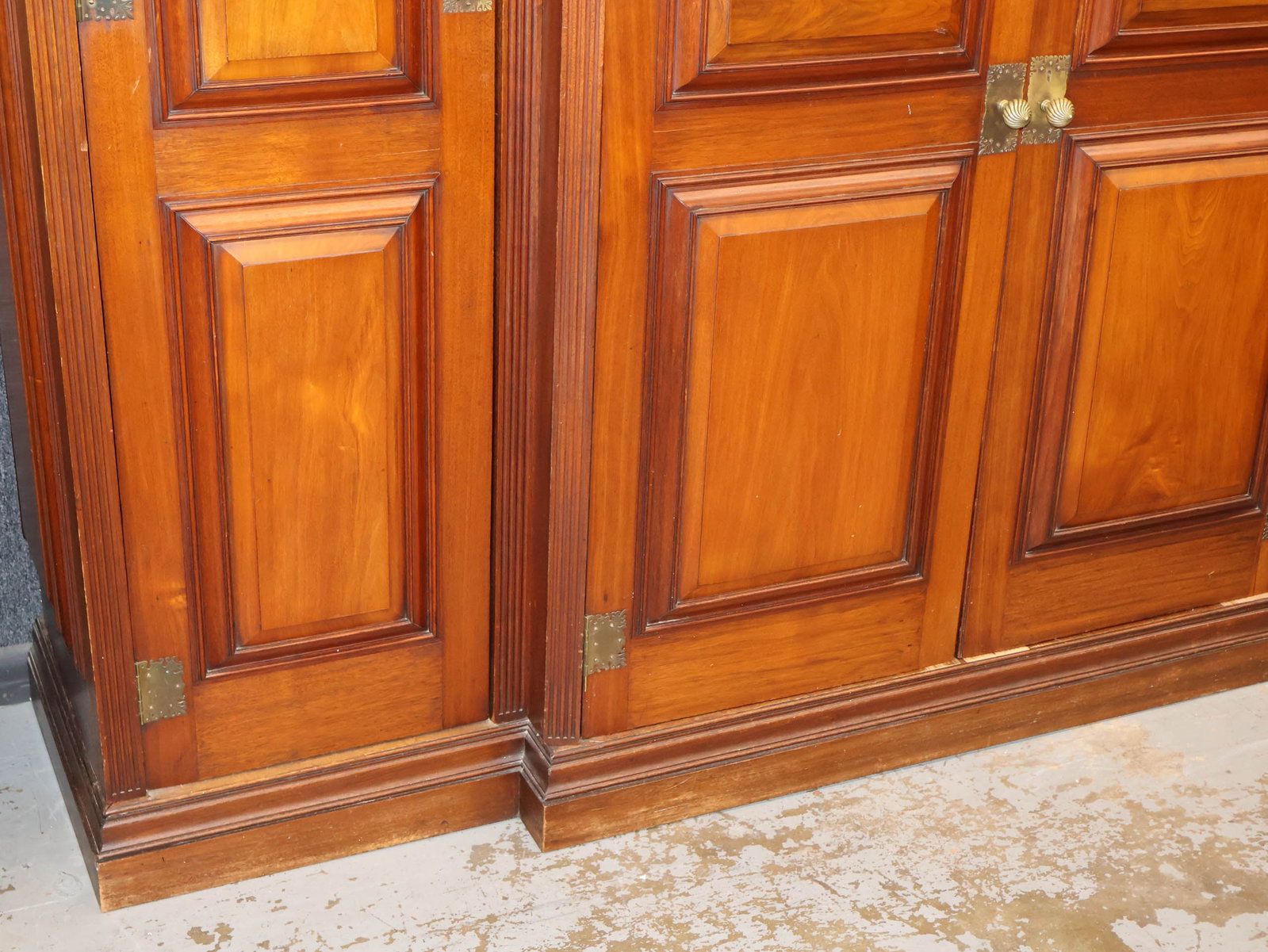 Victorian Figured Walnut Wardrobe - 6