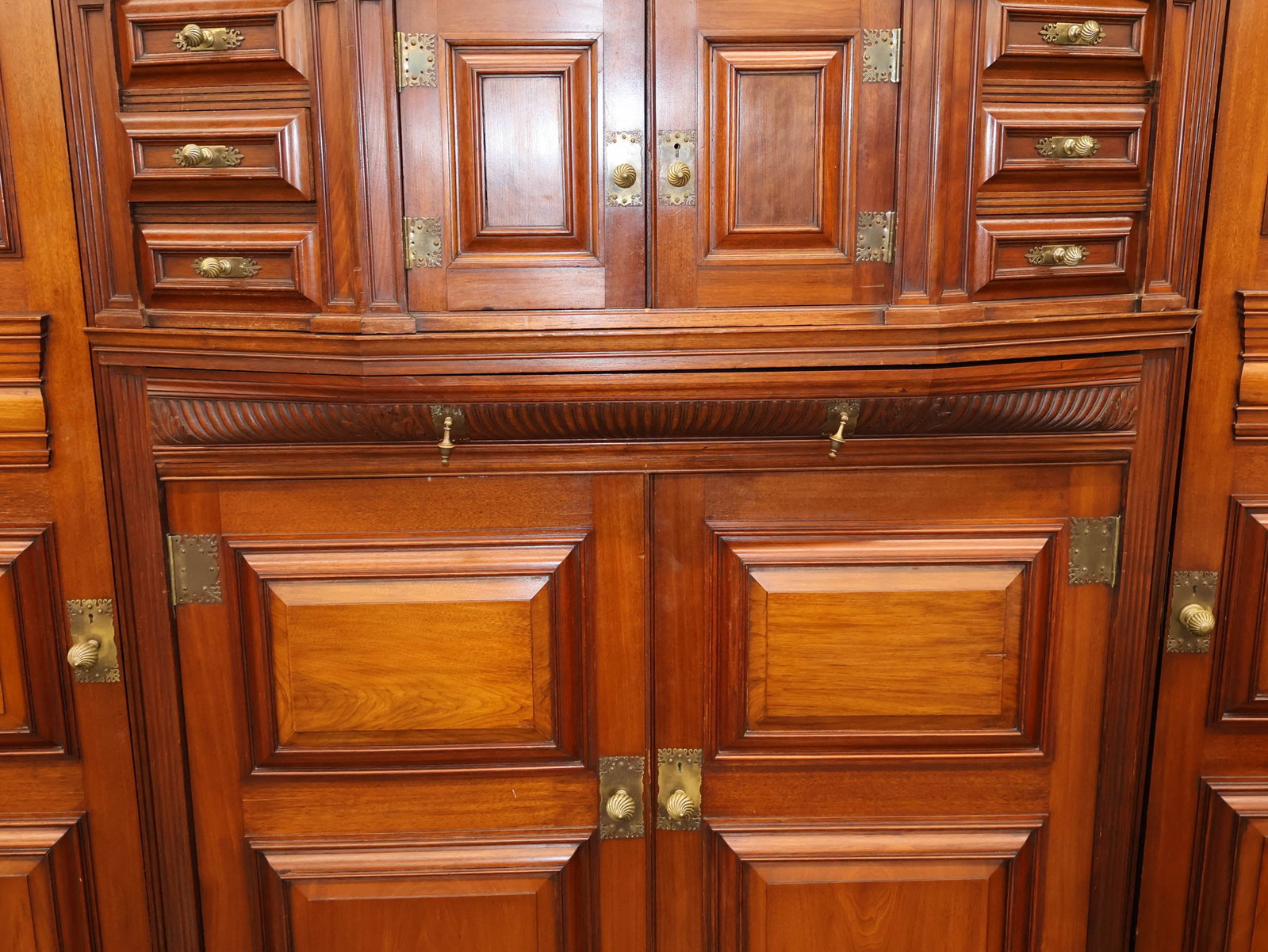 Victorian Figured Walnut Wardrobe - 8