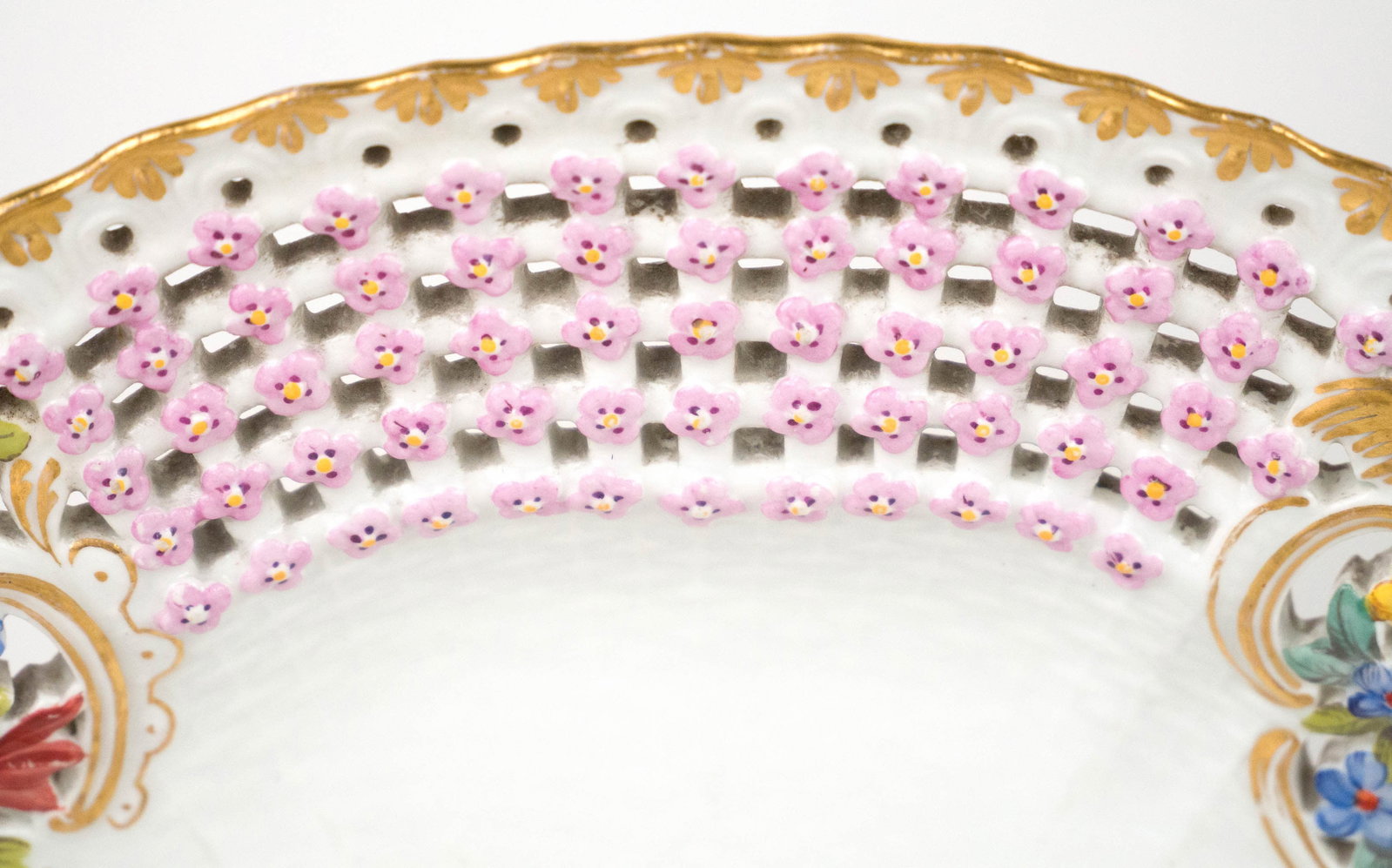 Nine Continental Porcelain Table Articles - 3