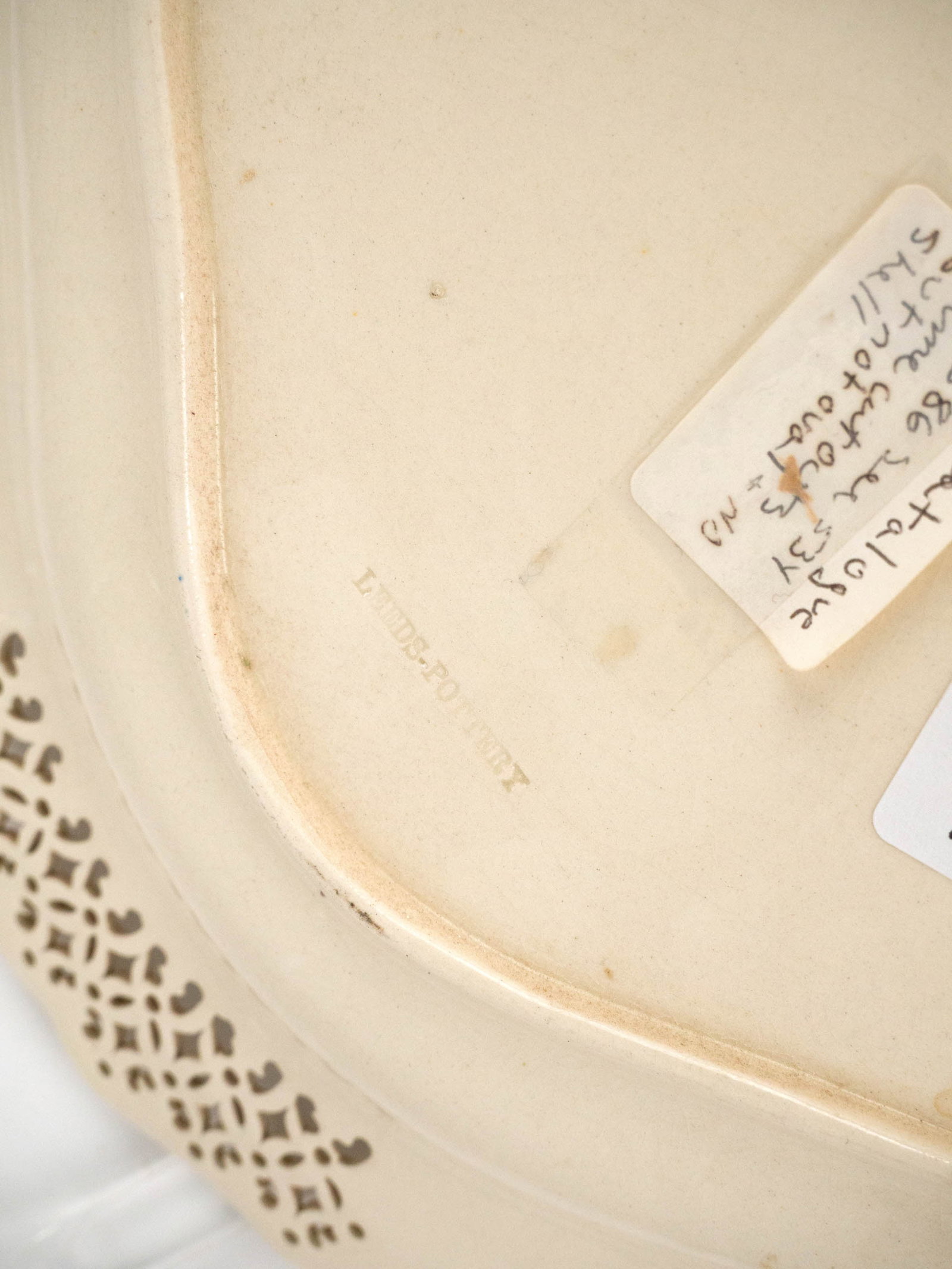 Eight Assorted Chinoiserie Decorated Plates - 10