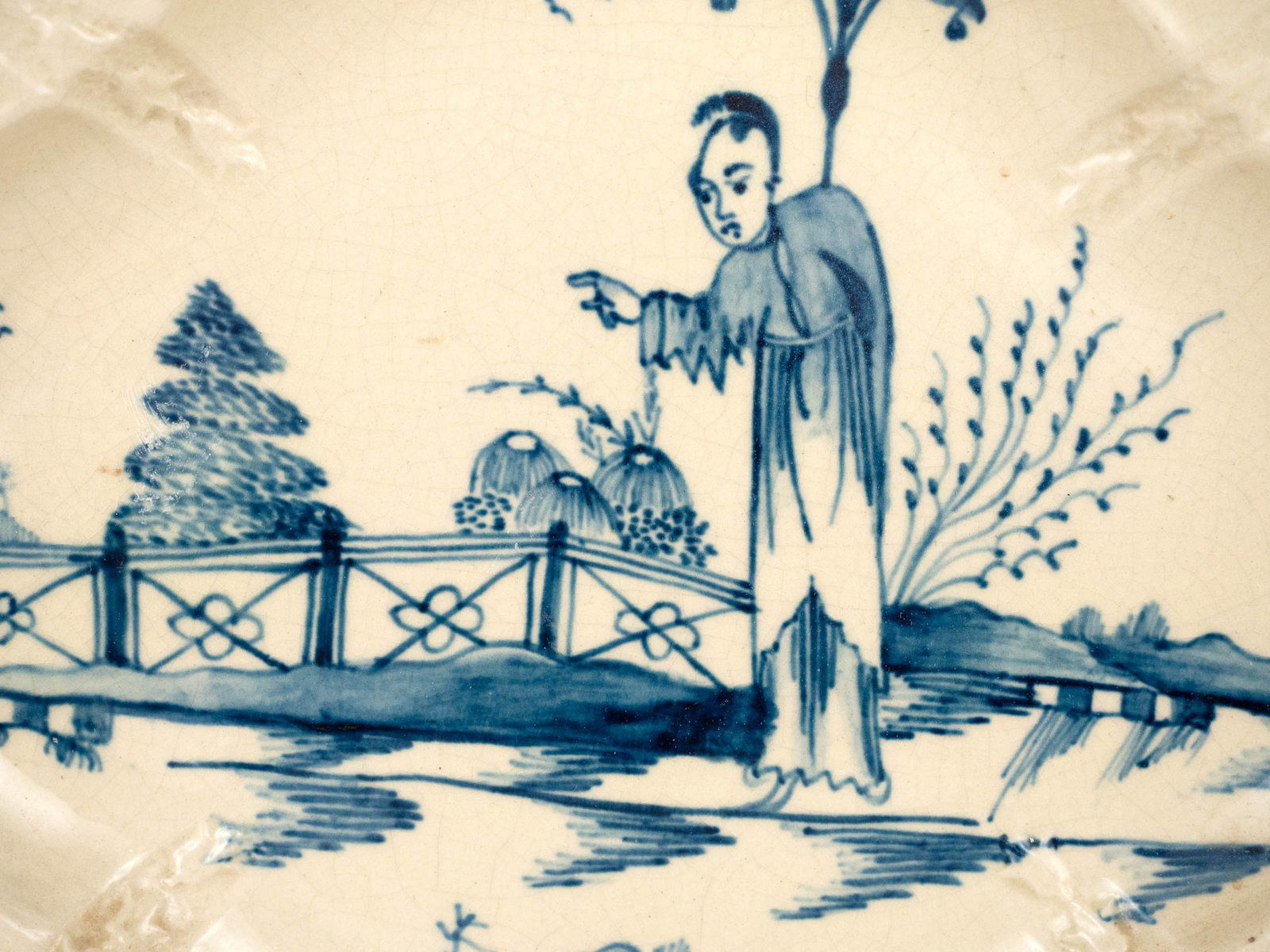 Eight Assorted Chinoiserie Decorated Plates - 2