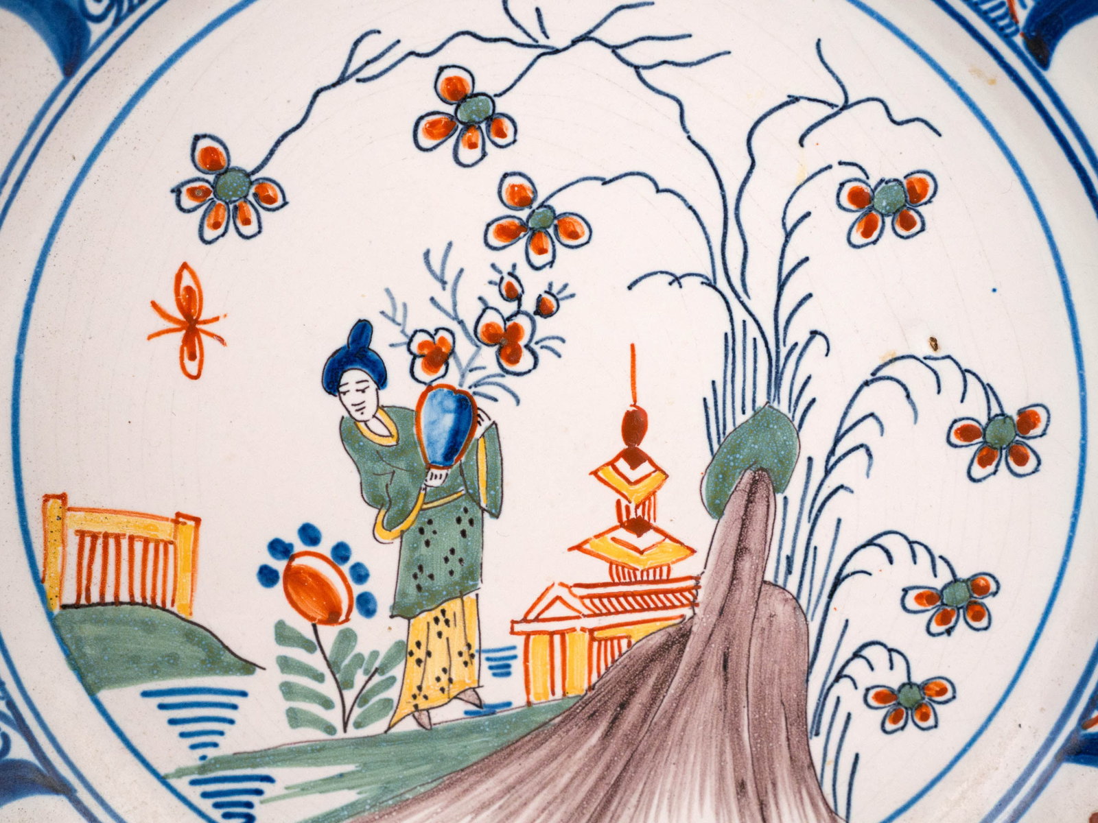 Eight Assorted Chinoiserie Decorated Plates - 4