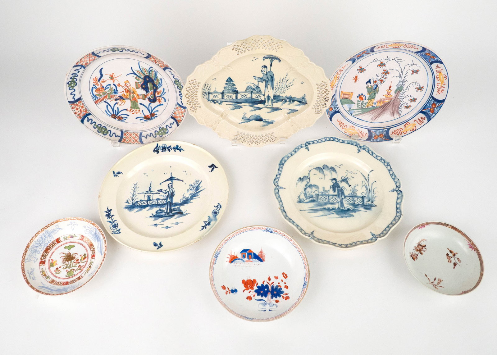 Eight Assorted Chinoiserie Decorated Plates - 5