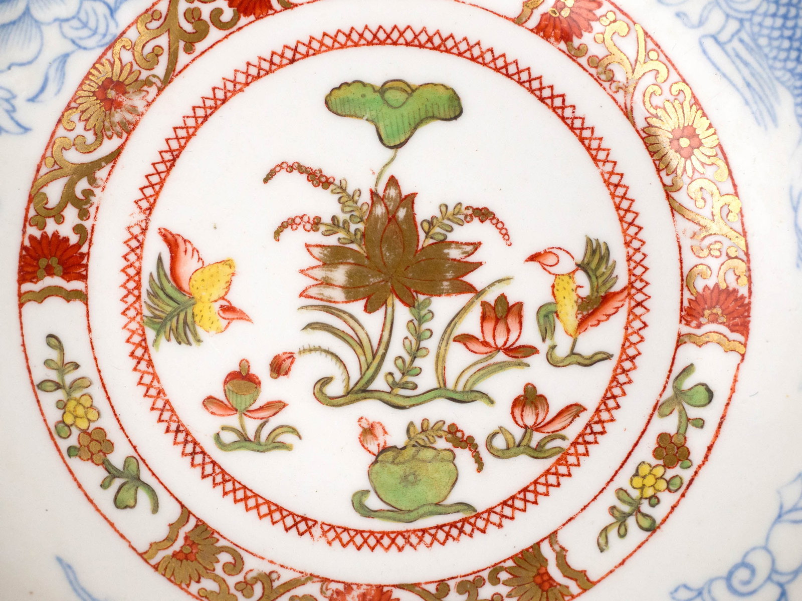 Eight Assorted Chinoiserie Decorated Plates - 6