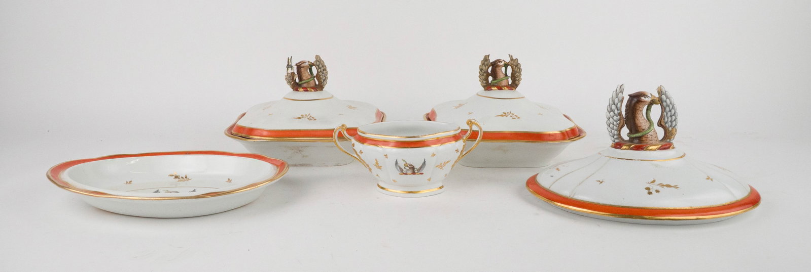 Five Chamberlain Worchester Armorial Decorated Table Articles - 2