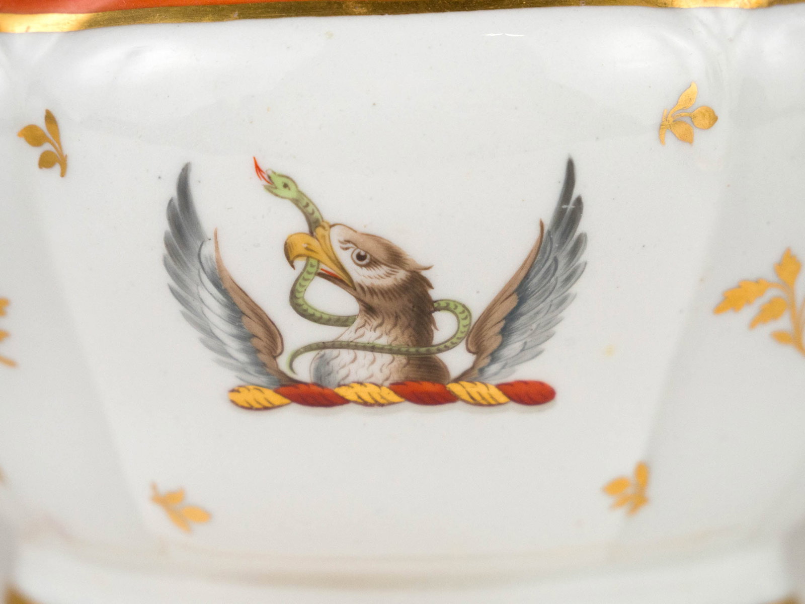 Five Chamberlain Worchester Armorial Decorated Table Articles - 6
