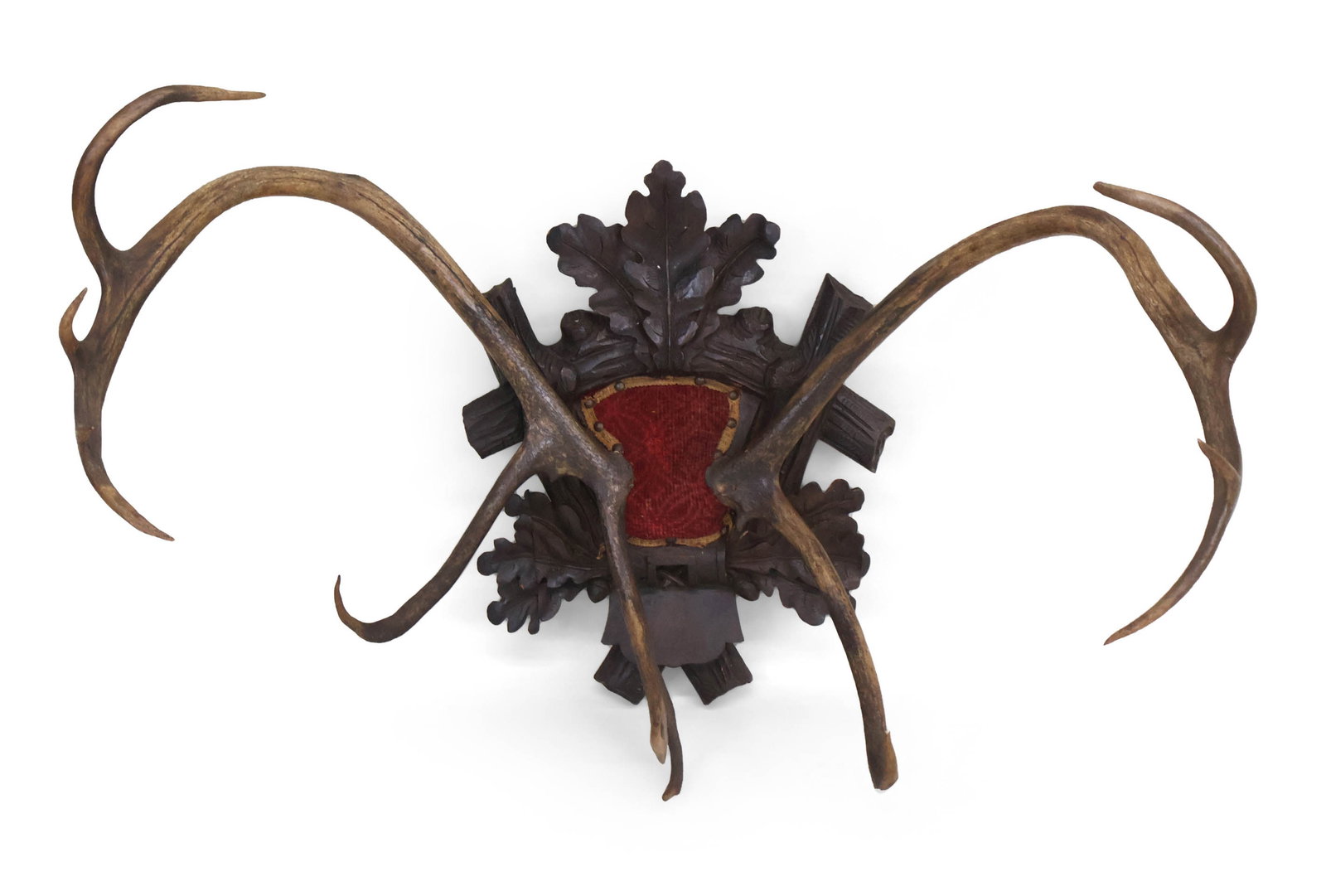 Set of Antlers Mounted on Black Forest Carved Plaque: Set of Antlers Mounted on Black Forest Carved Plaque 20th C. 27 x 32 1/2 x 25 1/4 in. (68.6 x 82.6 x 64.1 cm.)