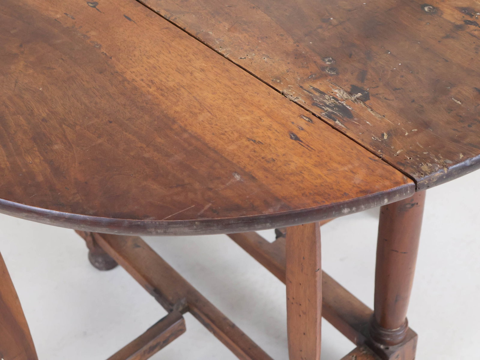 Baroque Oak Gate-Leg Drop Leaf Table - 11