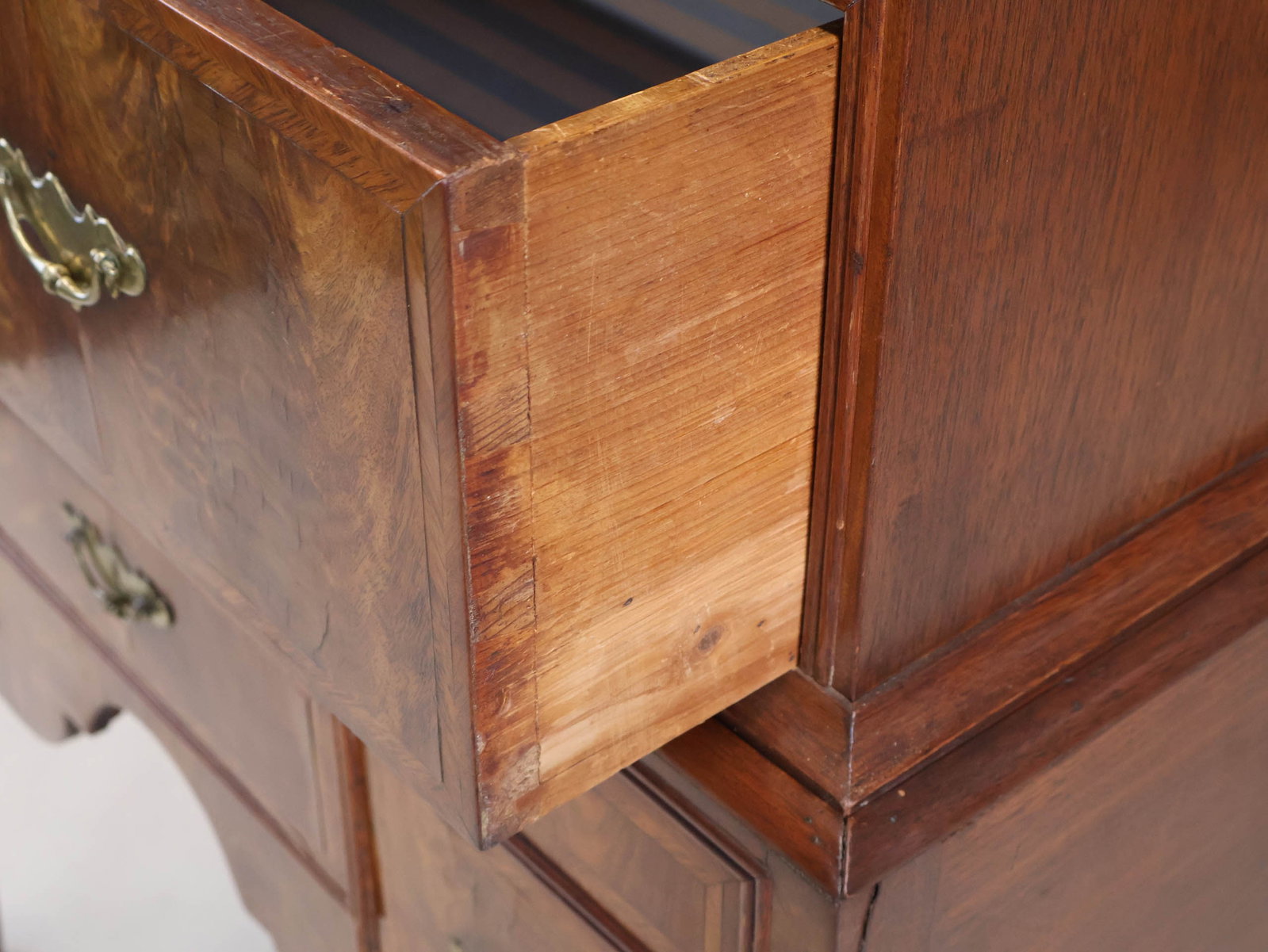Queen Anne Figured Walnut Highboy - 12