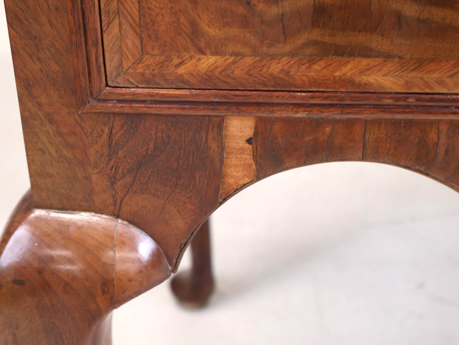 Queen Anne Figured Walnut Highboy - 15