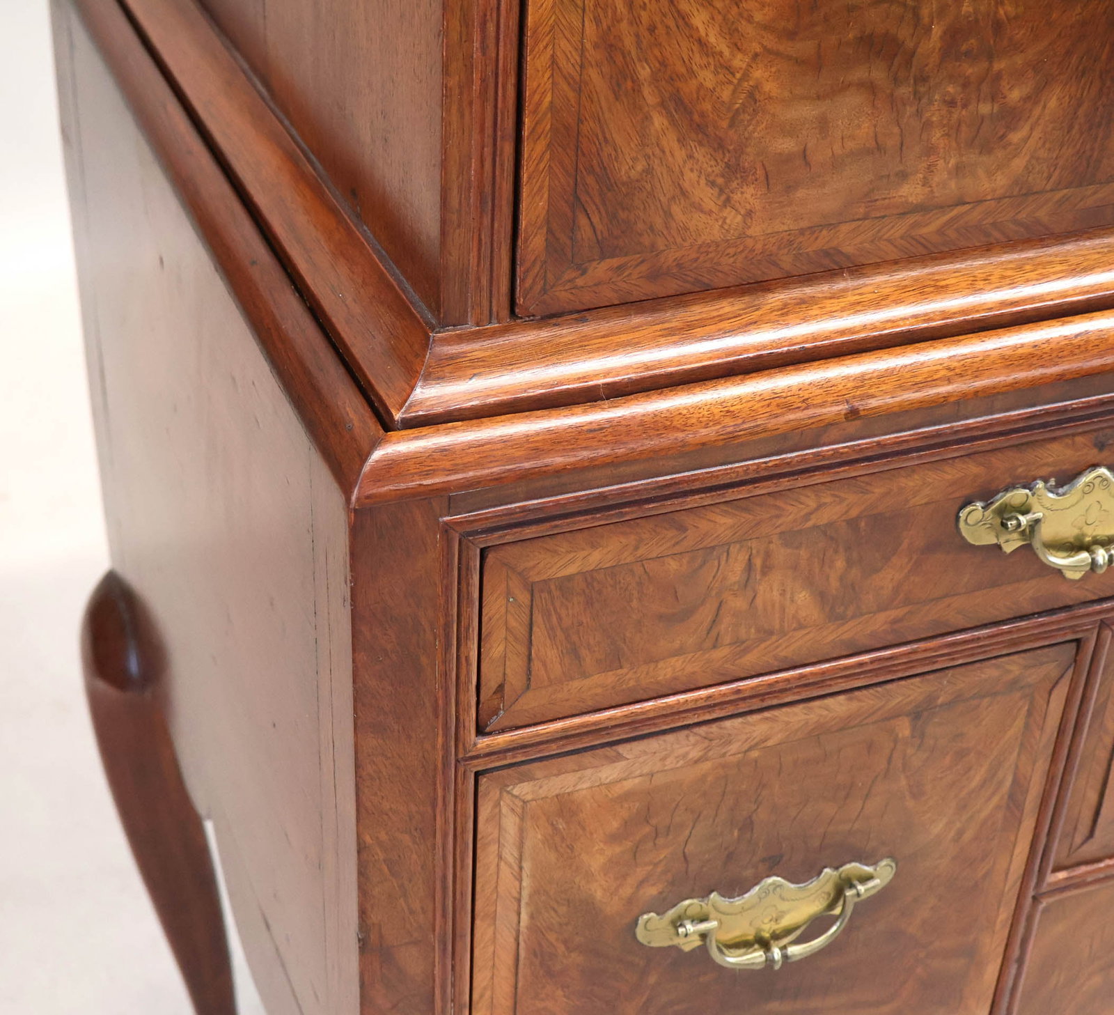 Queen Anne Figured Walnut Highboy - 16