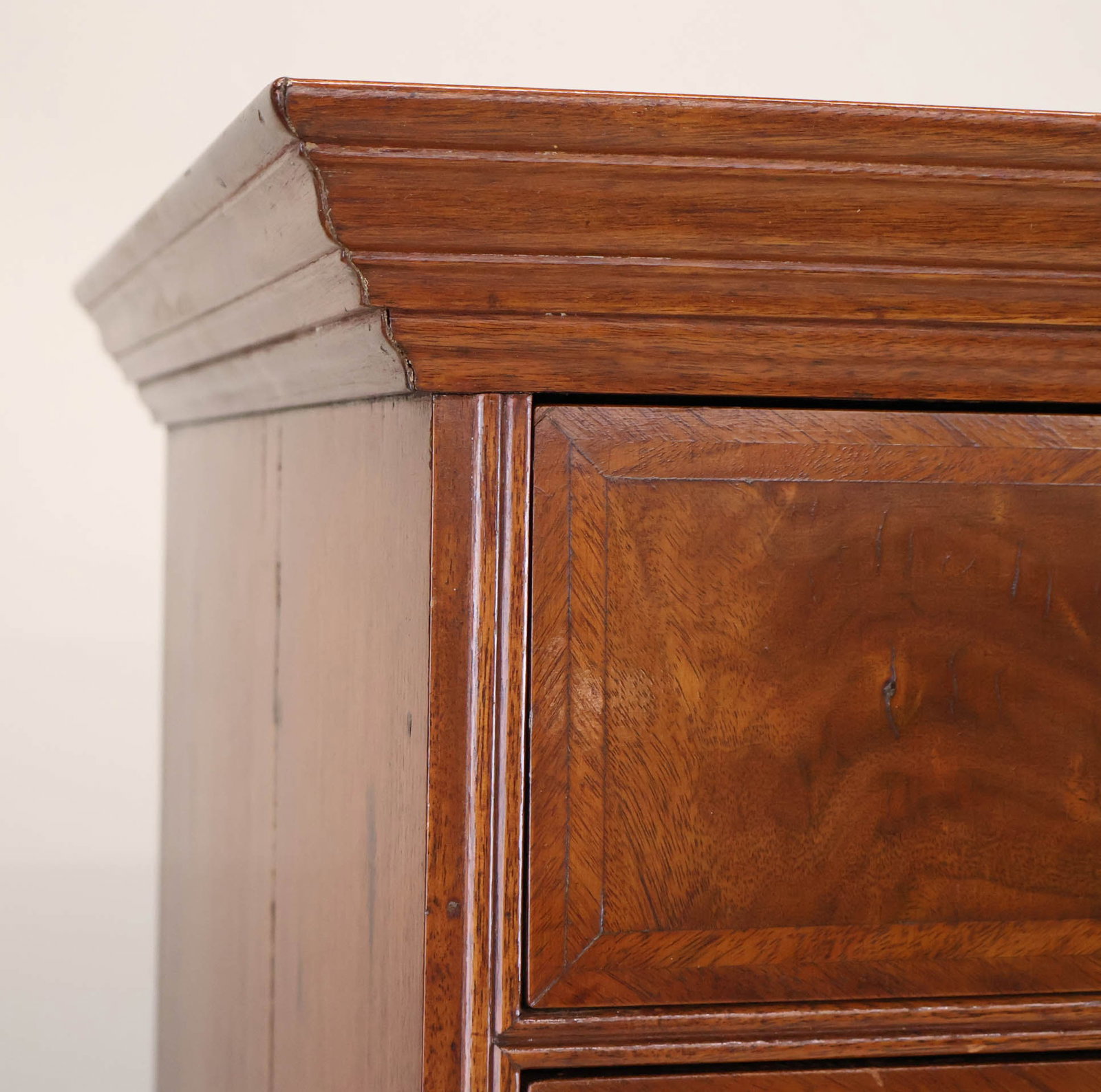 Queen Anne Figured Walnut Highboy - 17