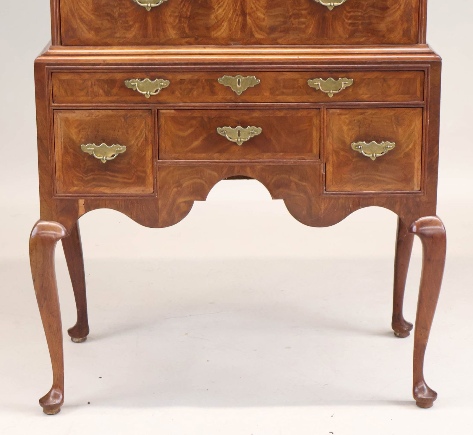 Queen Anne Figured Walnut Highboy - 3