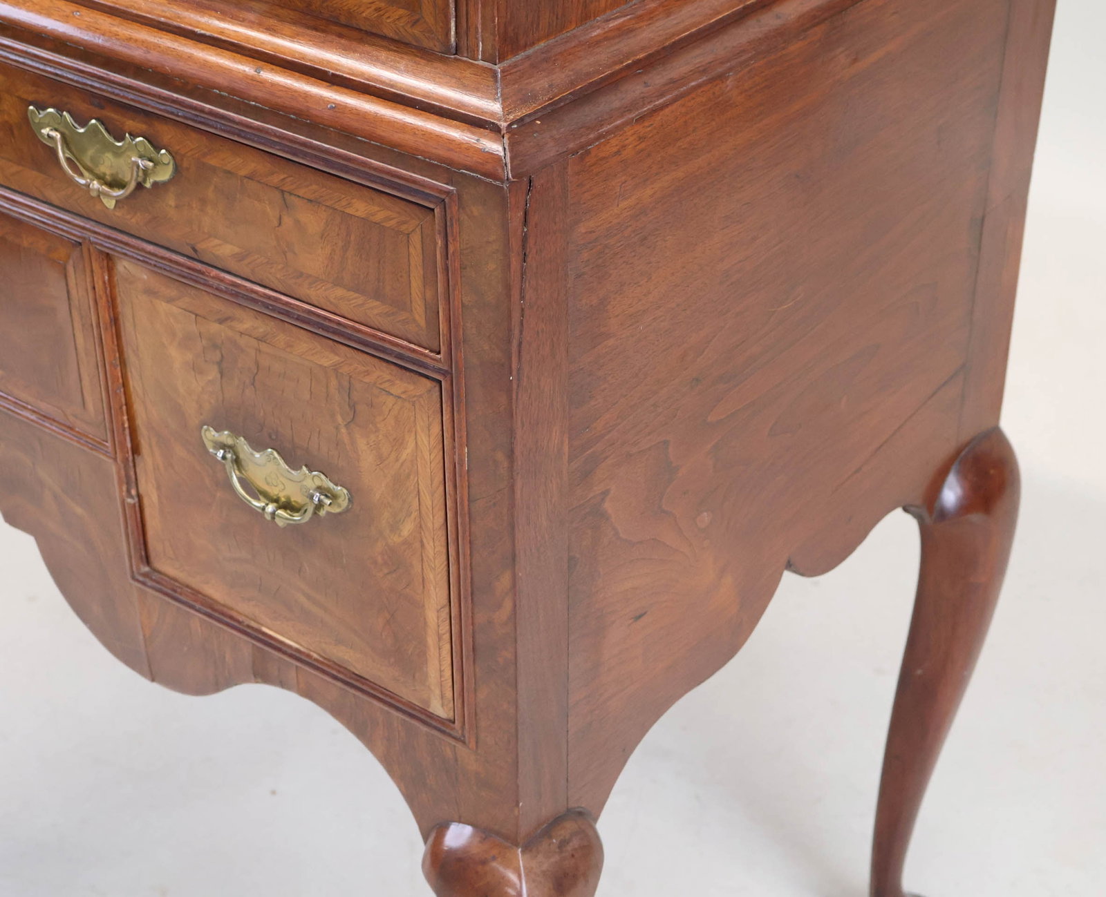 Queen Anne Figured Walnut Highboy - 9