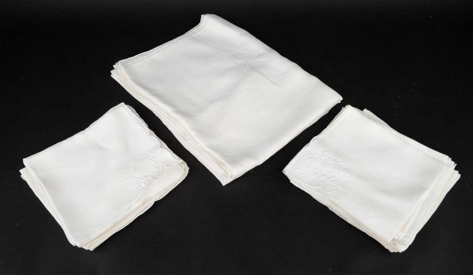 Group of Assorted Linens (1 of 7)