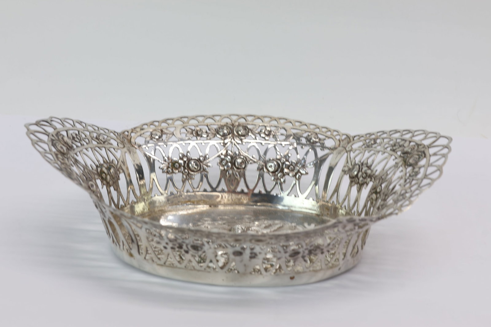 German 800 Silver Repousse Pierced Openwork Bow - 2