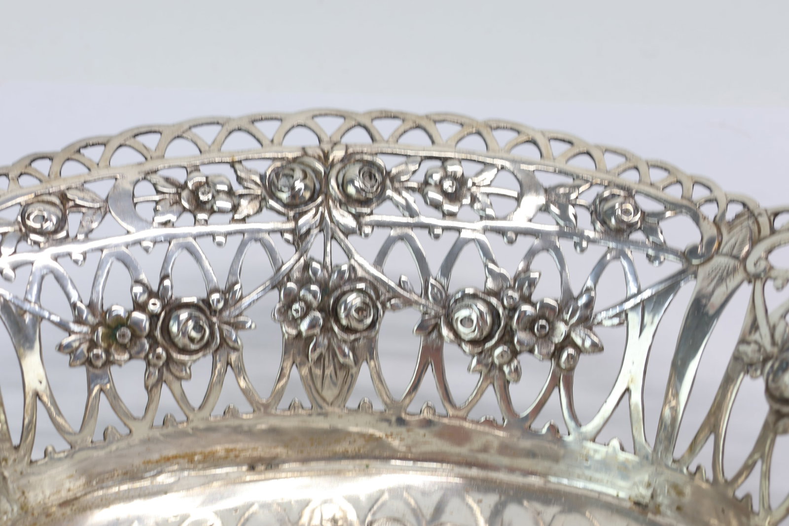 German 800 Silver Repousse Pierced Openwork Bow - 3