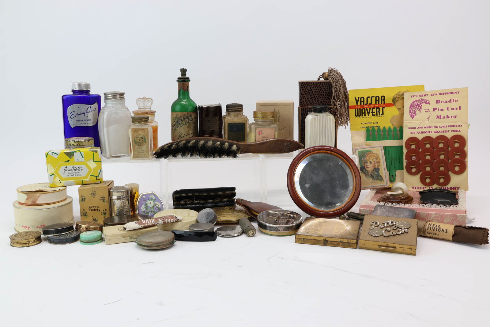 Group of Assorted Ladies Vanity Articles (1 of 7)