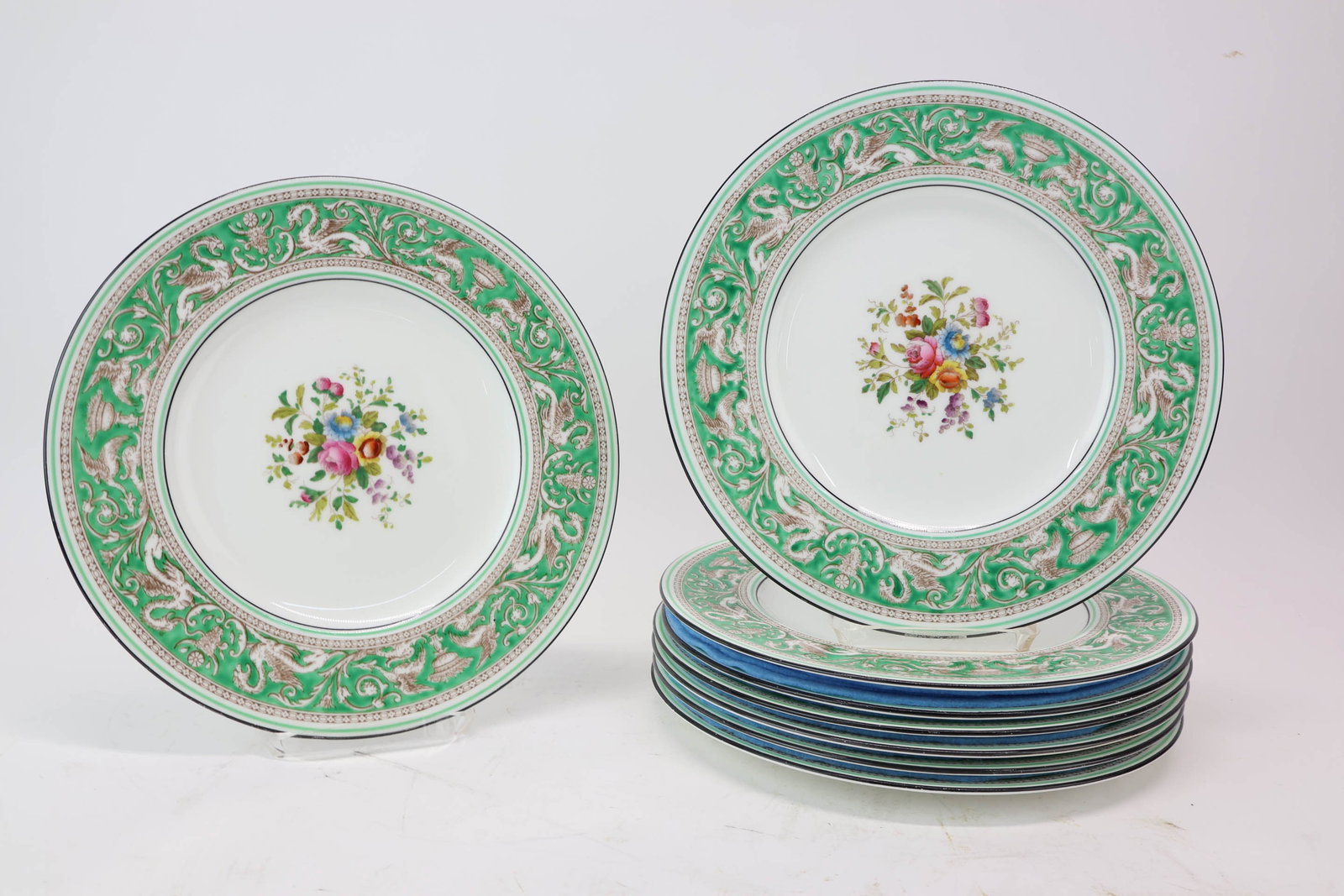 Set of 8 Wedgwood Florentine Green Dinner Plates (1 of 4)