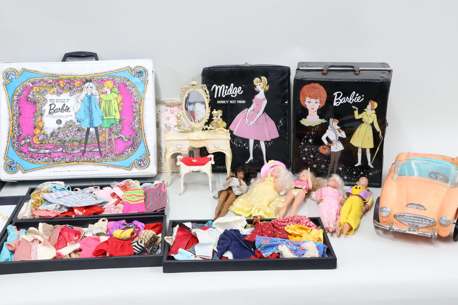 Vintage Group of Assorted Barbie Accessories (1 of 14)