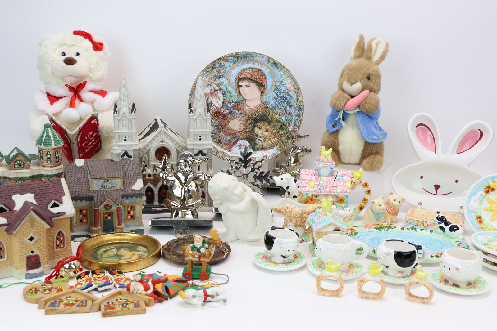 Group of Assorted Christmas Articles (1 of 14)