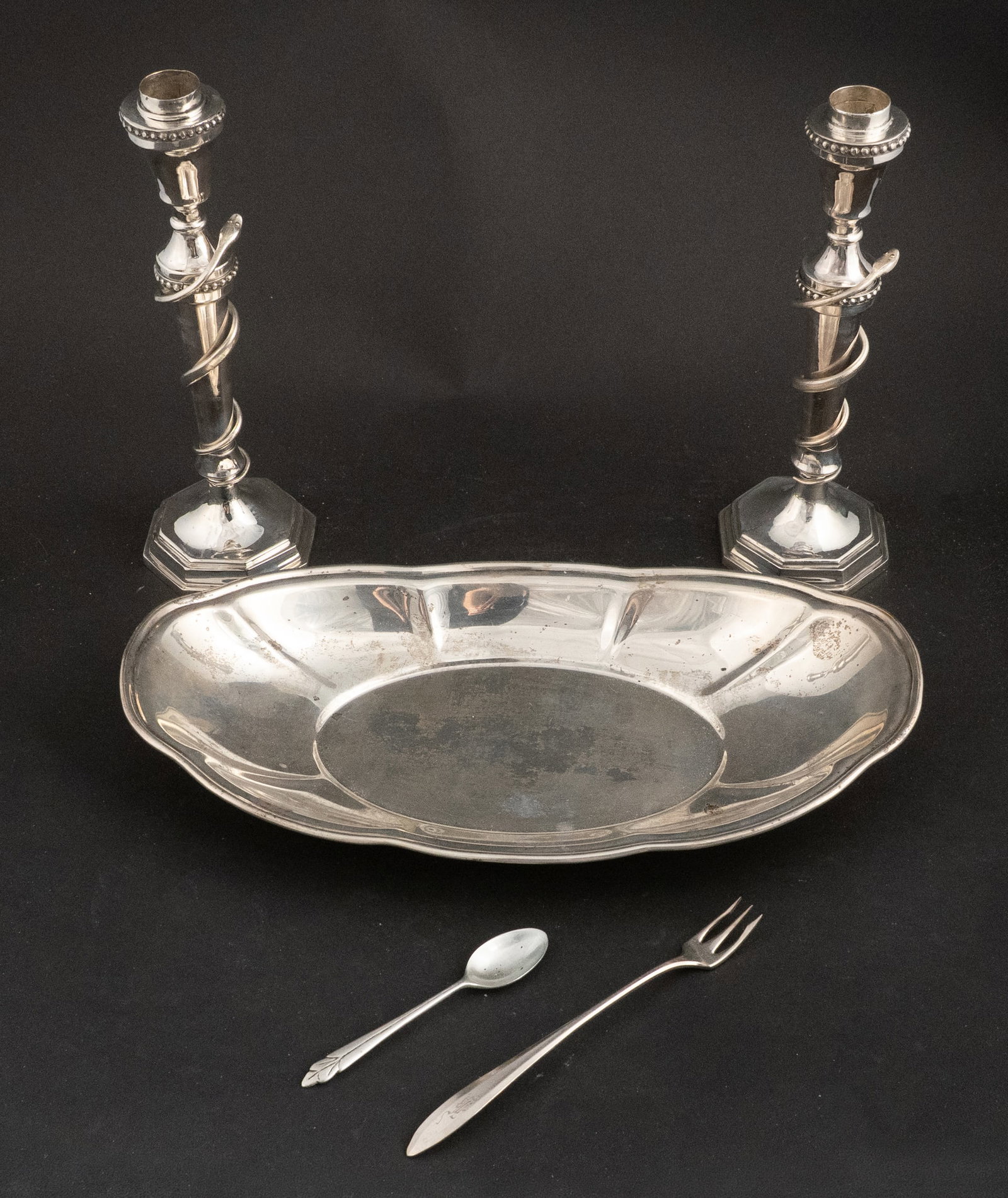 American Sterling Silver Bread Tray (1 of 12)