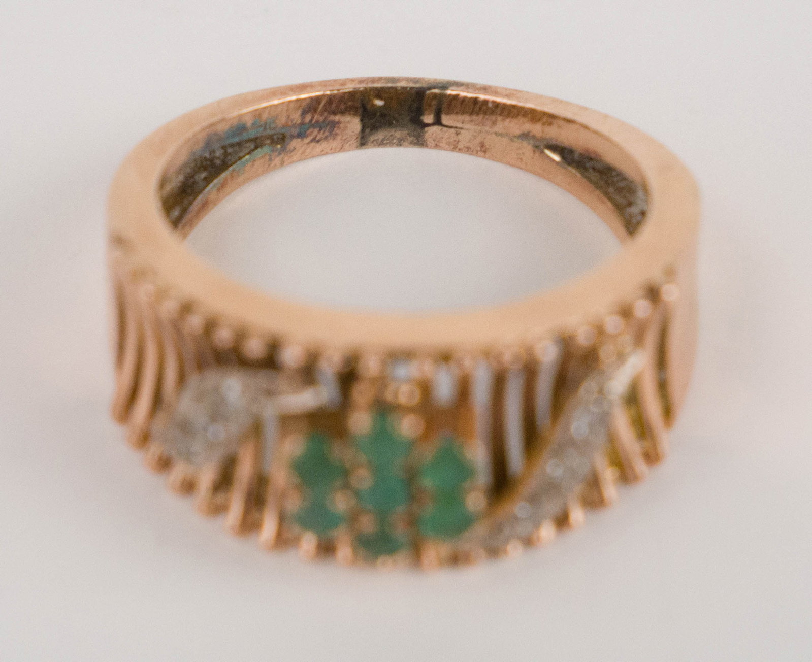 Modern Emerald and Diamond Ring - 2