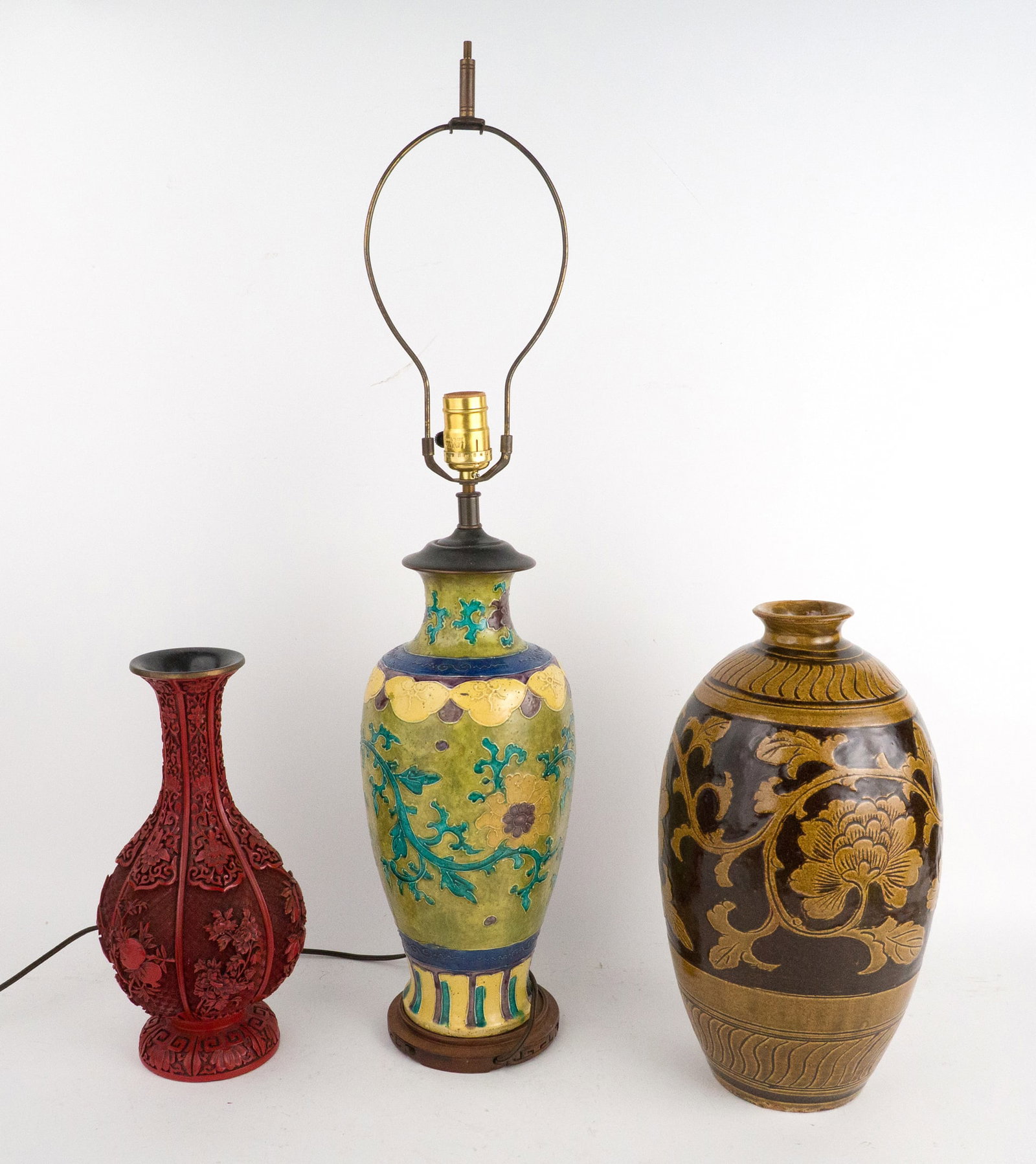Three Chinese Vases - 10