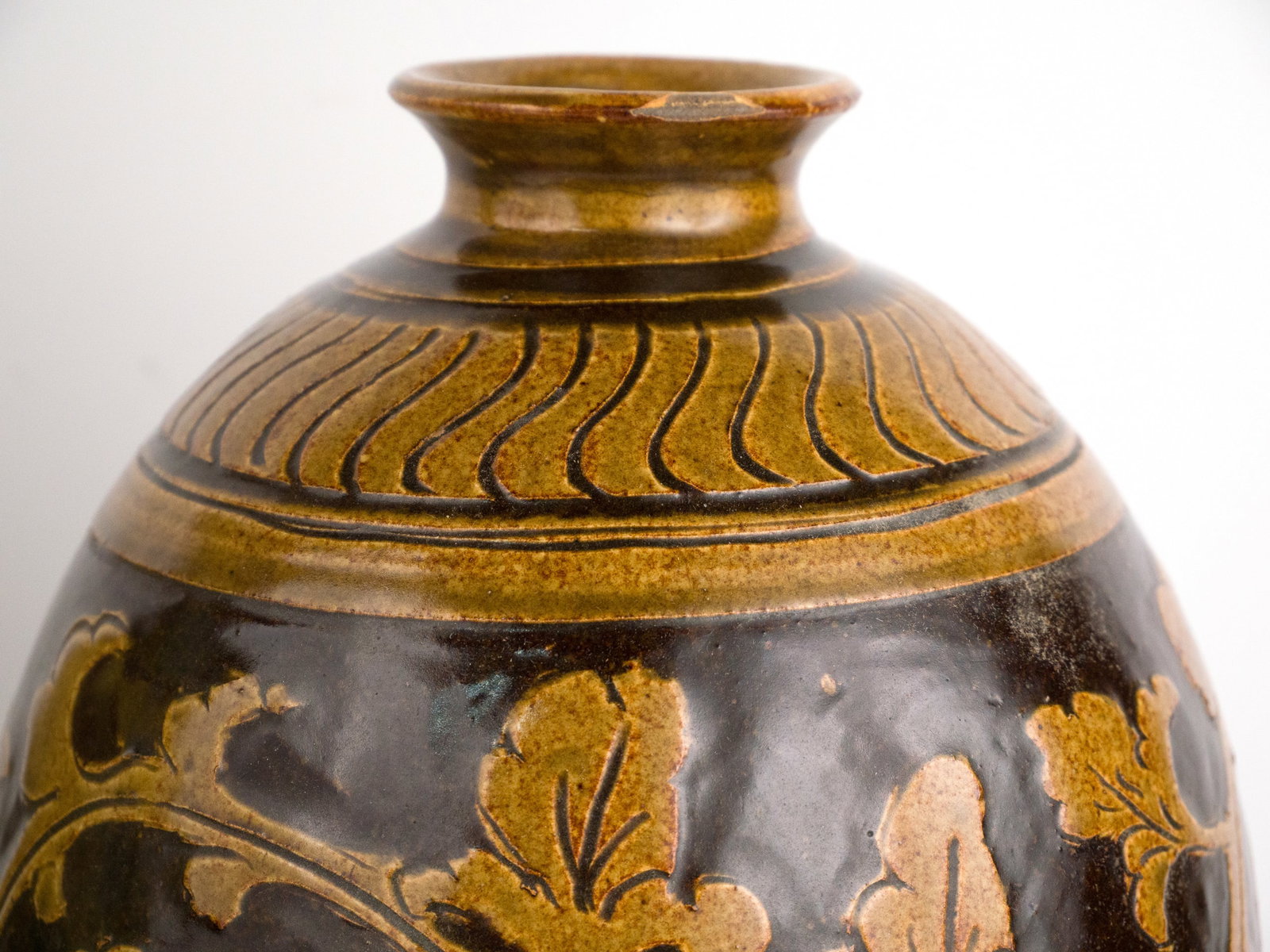 Three Chinese Vases - 8