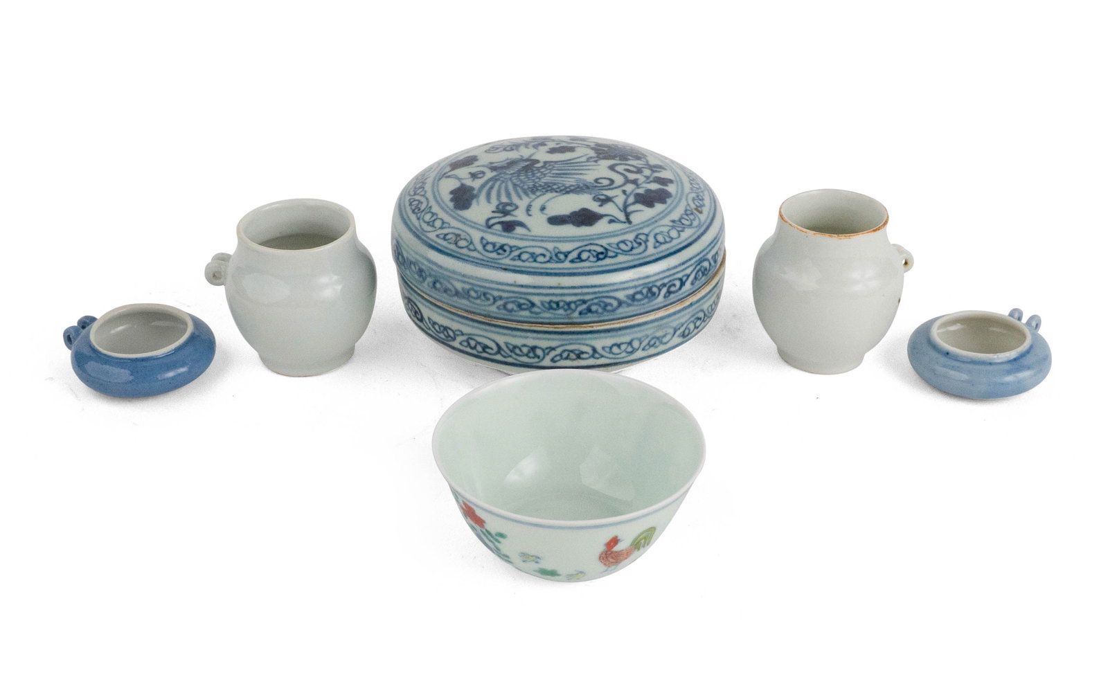 Group of Chinese Porcelain Table Articles (1 of 13)