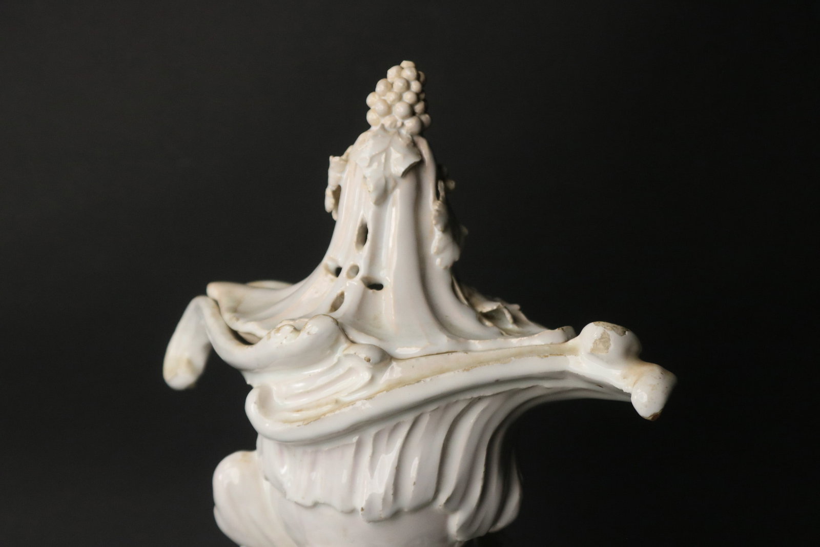 Blanc de Chine Ormolu-Mounted Urn - 11