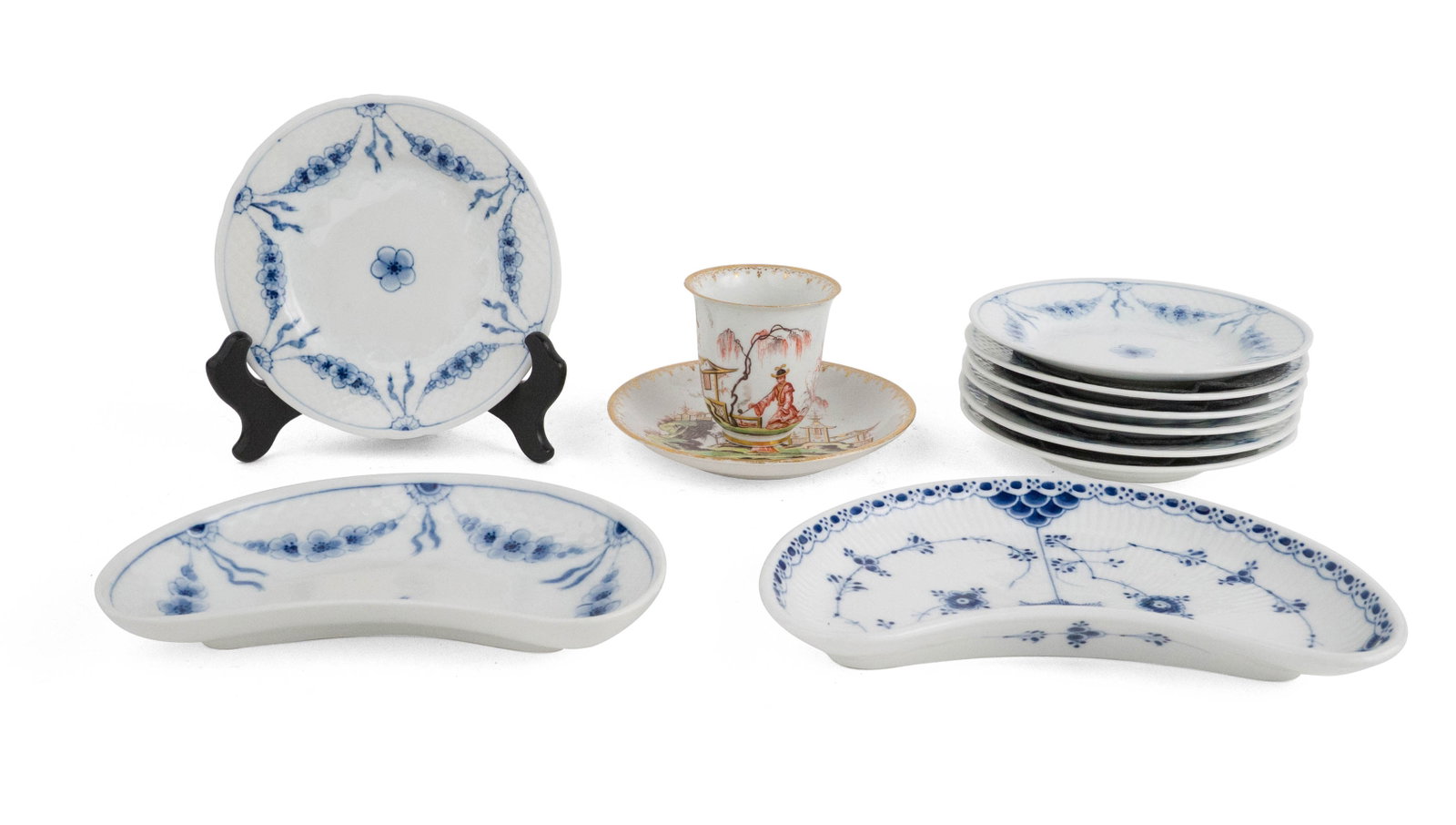 Group of Blue and White Porcelain Table Articles (1 of 18)