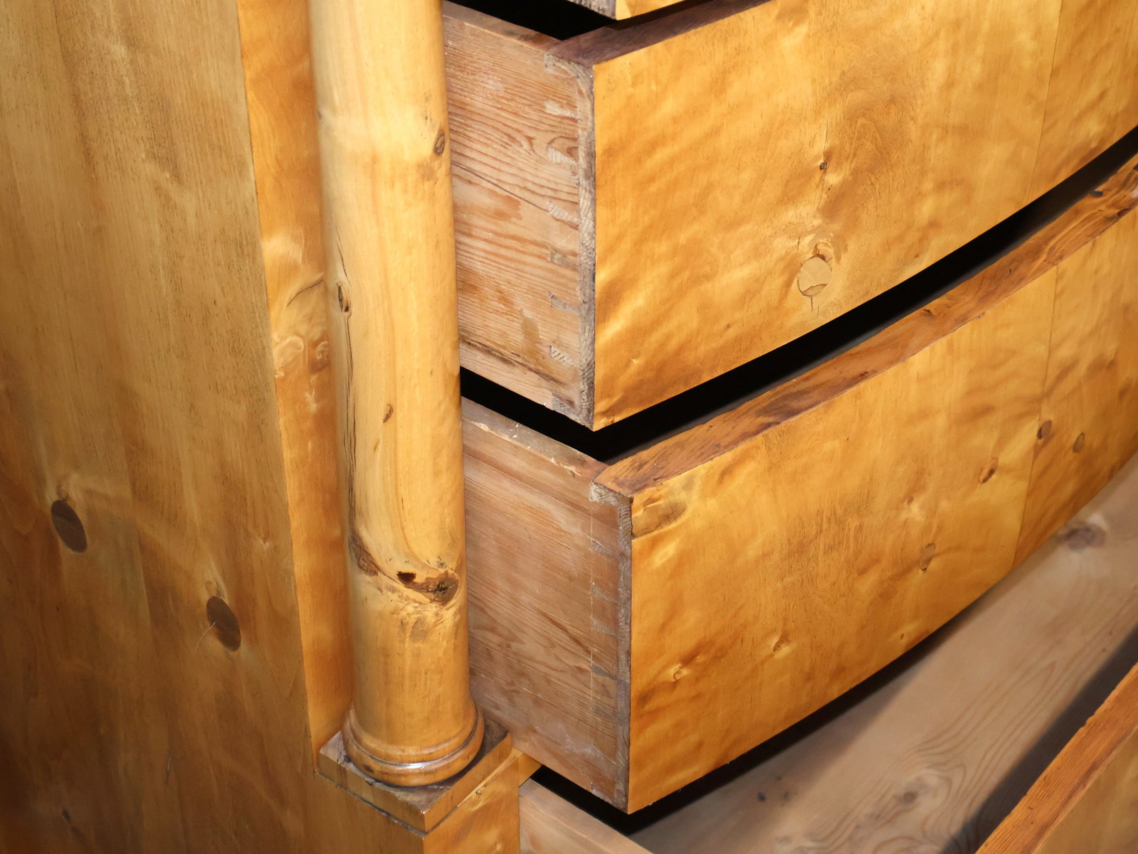 Biedermeier Figured Birch Commode - 11