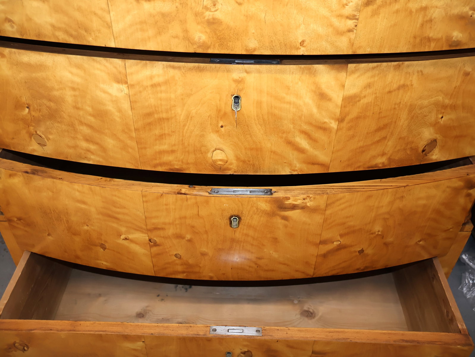 Biedermeier Figured Birch Commode - 12