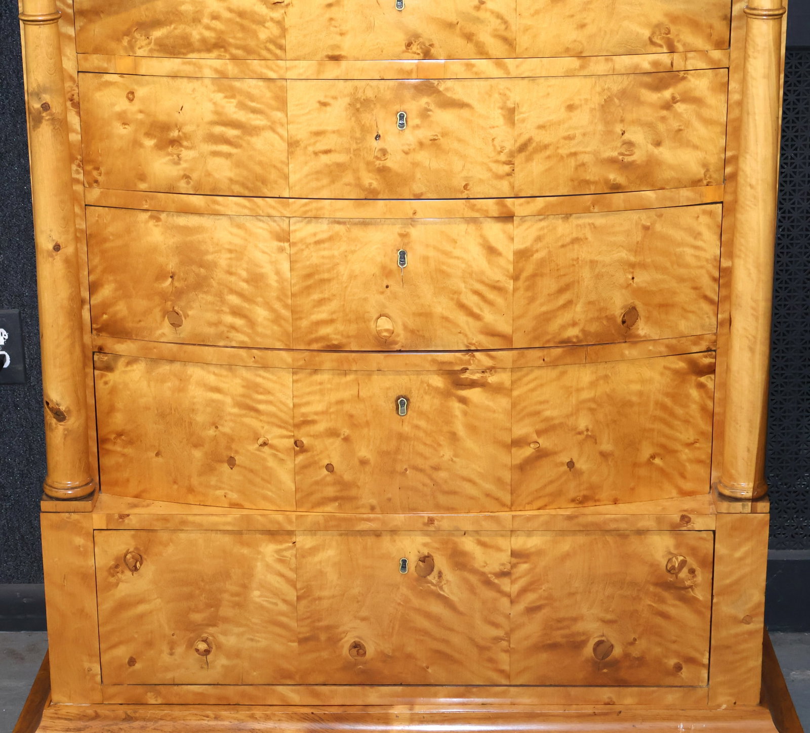 Biedermeier Figured Birch Commode - 3